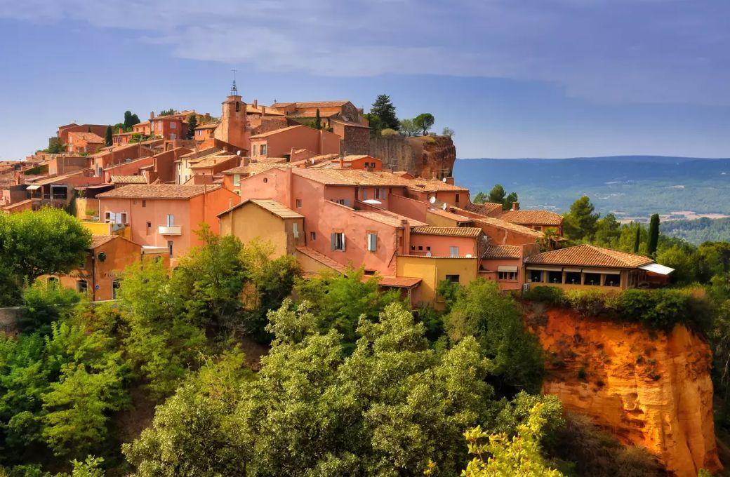 Le village de Roussillon, un des lieux visités par le Festival de Quatuors à cordes du Luberon © Festival de Quatuors à cordes du Luberon