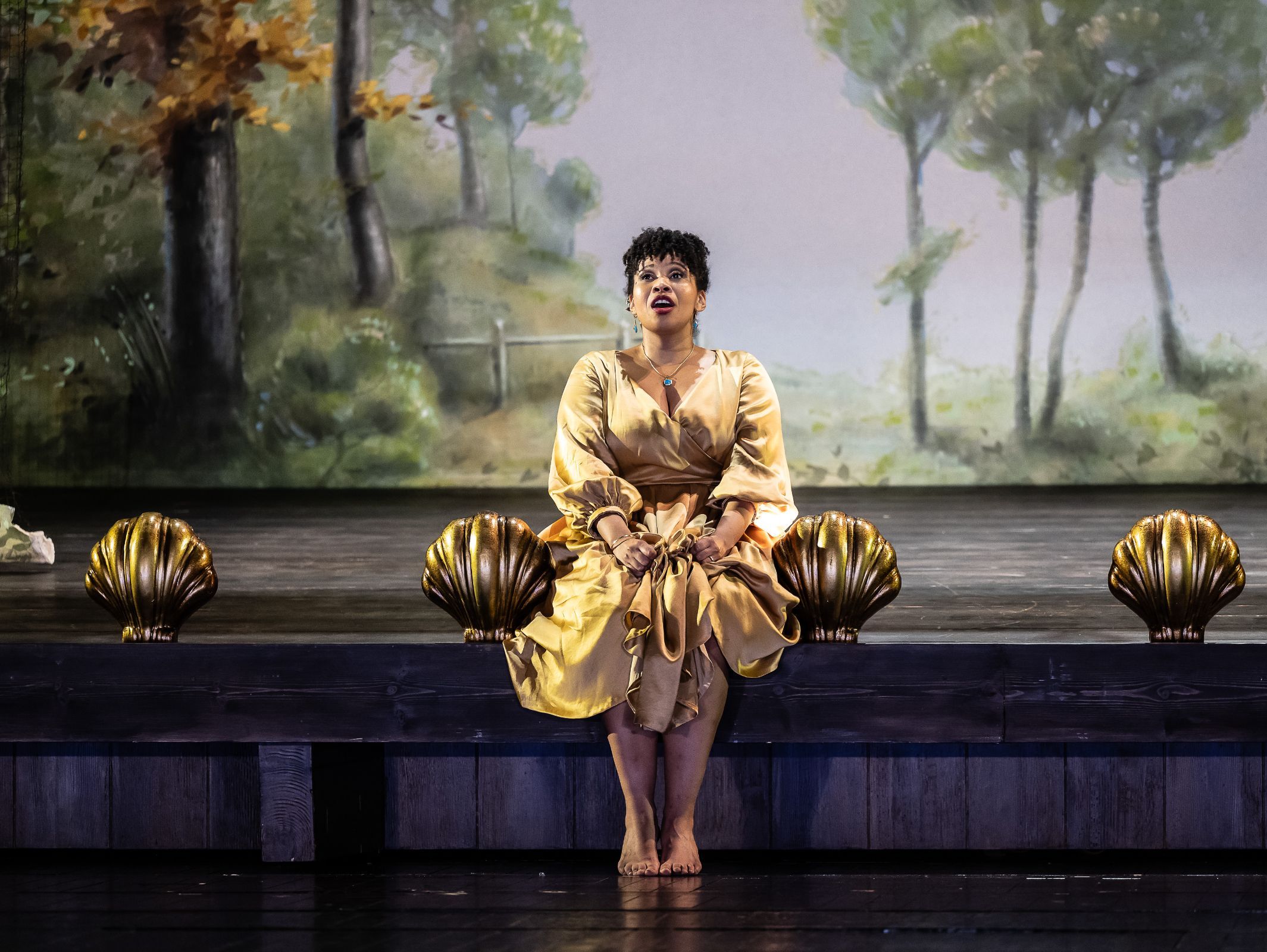 Golda Schultz (Fiordiligi) &copy; ROH | Clive Barda