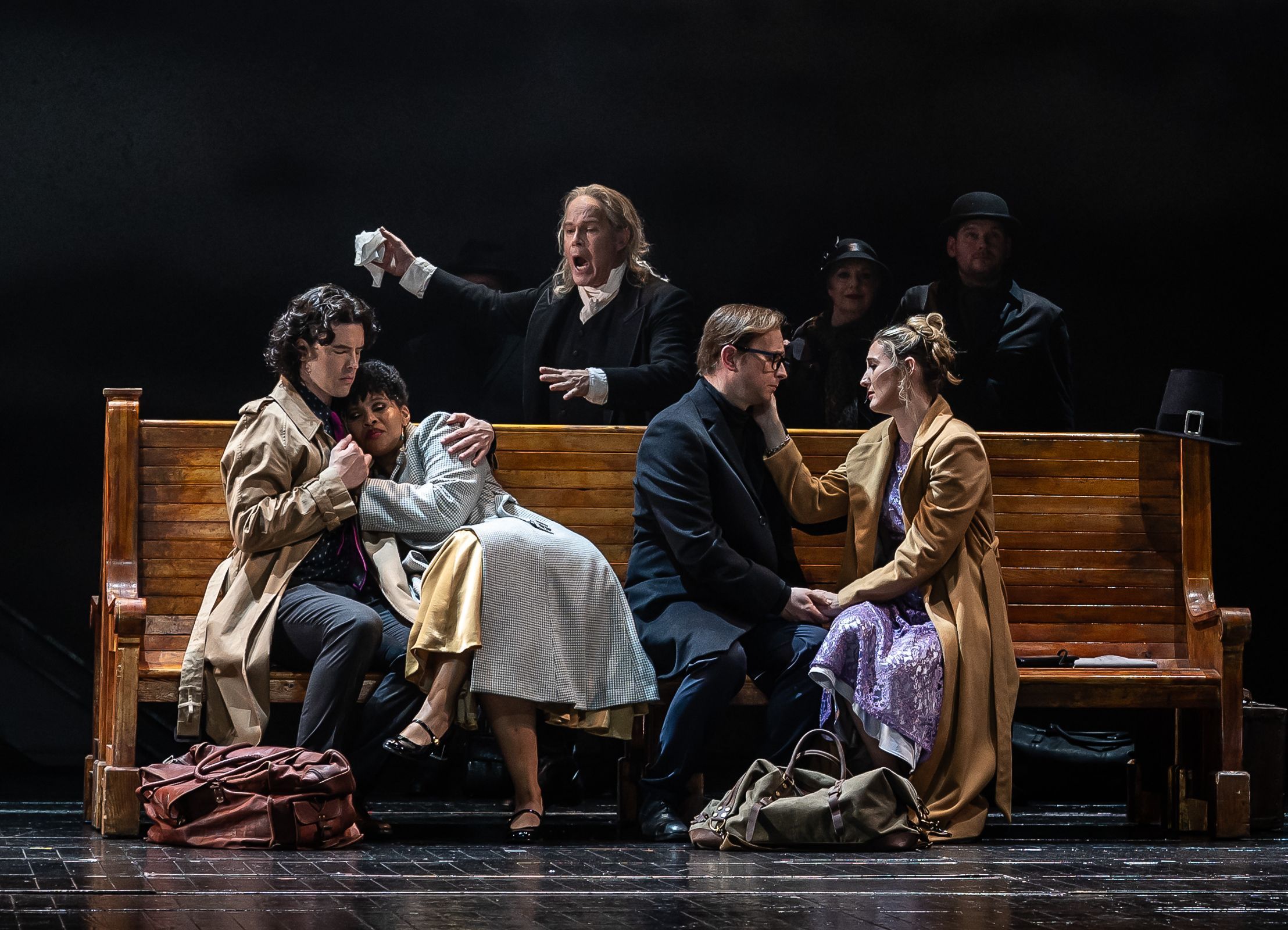 Andrè Schuen, Golda Schultz, Gerald Finley (Alfonso), Daniel Behle (Ferrando) and Samantha Hankey &copy; ROH | Clive Barda