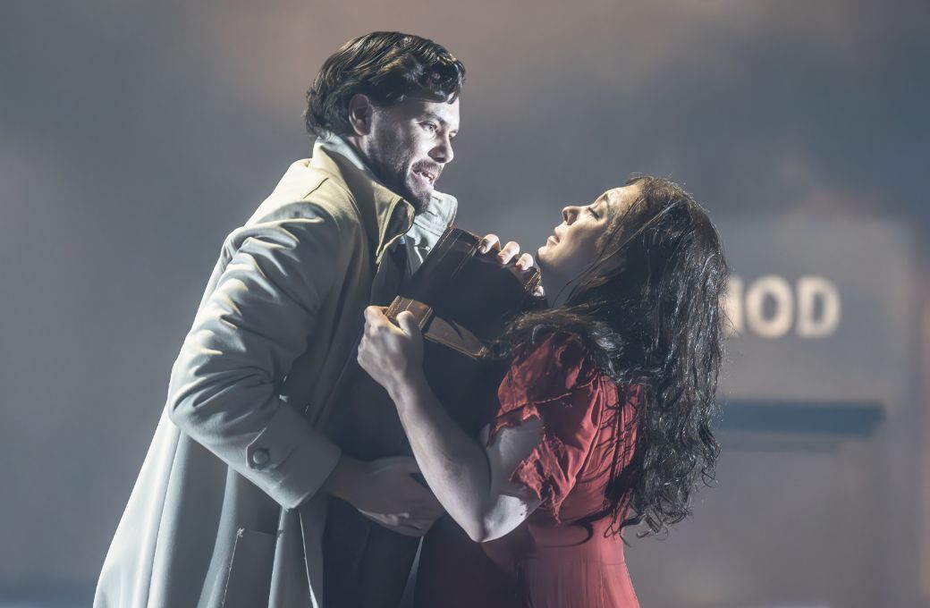 Thomas Atkins (Boris) and Natalya Romaniw (Kátya) © Marc Brenner