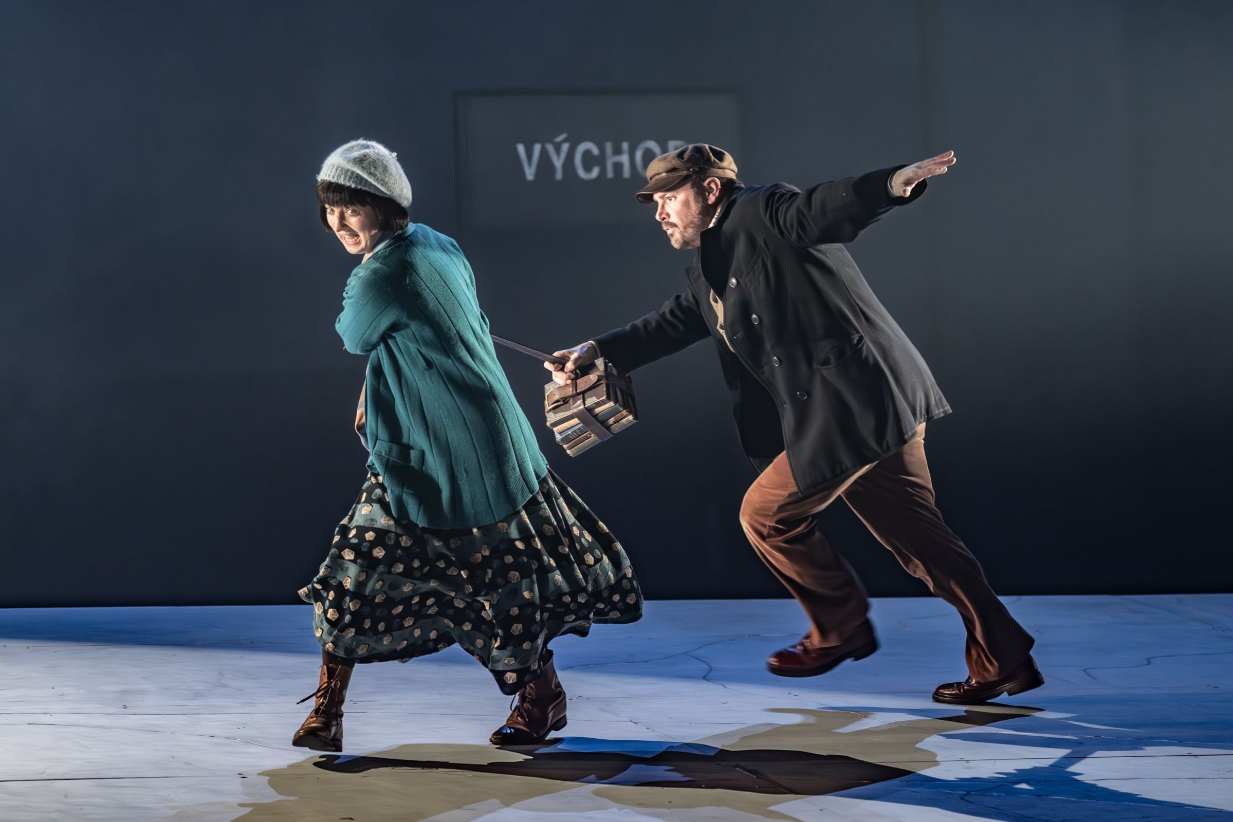Katie Bray (Varvara) and Benjamin Hulett (Kudrjaš) &copy; Marc Brenner