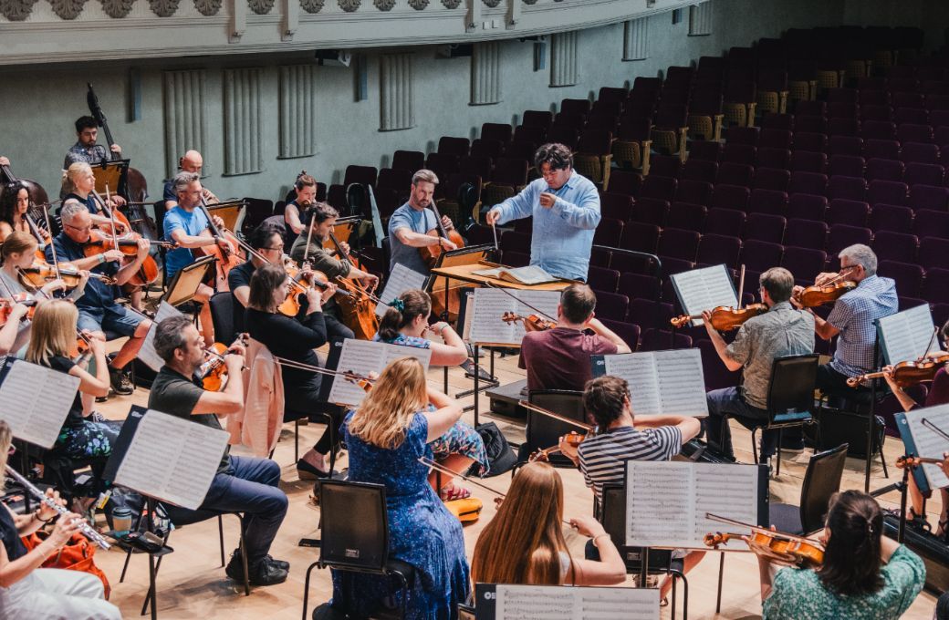 Cristian Măcelaru rehearses the Royal Philharmonic Orchestra © Tim Lutton | Royal Philharmonic Orchestra
