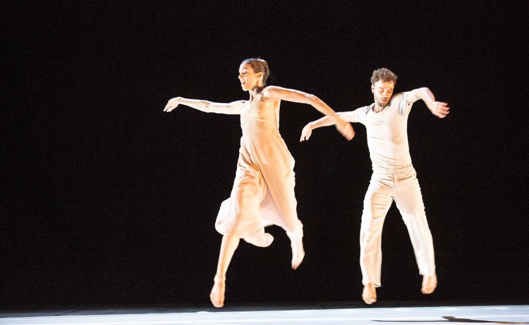 Justrib&oacute; Manion and Joel Su&aacute;rez G&oacute;mez in <i>Sc&egrave;ne d'amour</i> &copy; Bernd Uhlig
