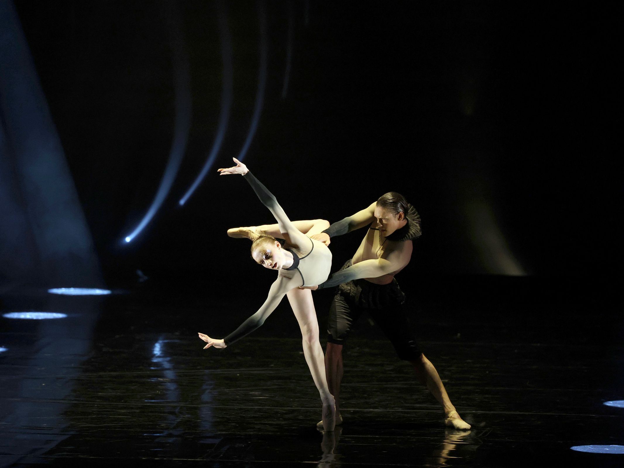 Catherine Hurlin and Daniel Camargo in Wayne McGregor's <i>Woolf Works</i> © Marty Sohl