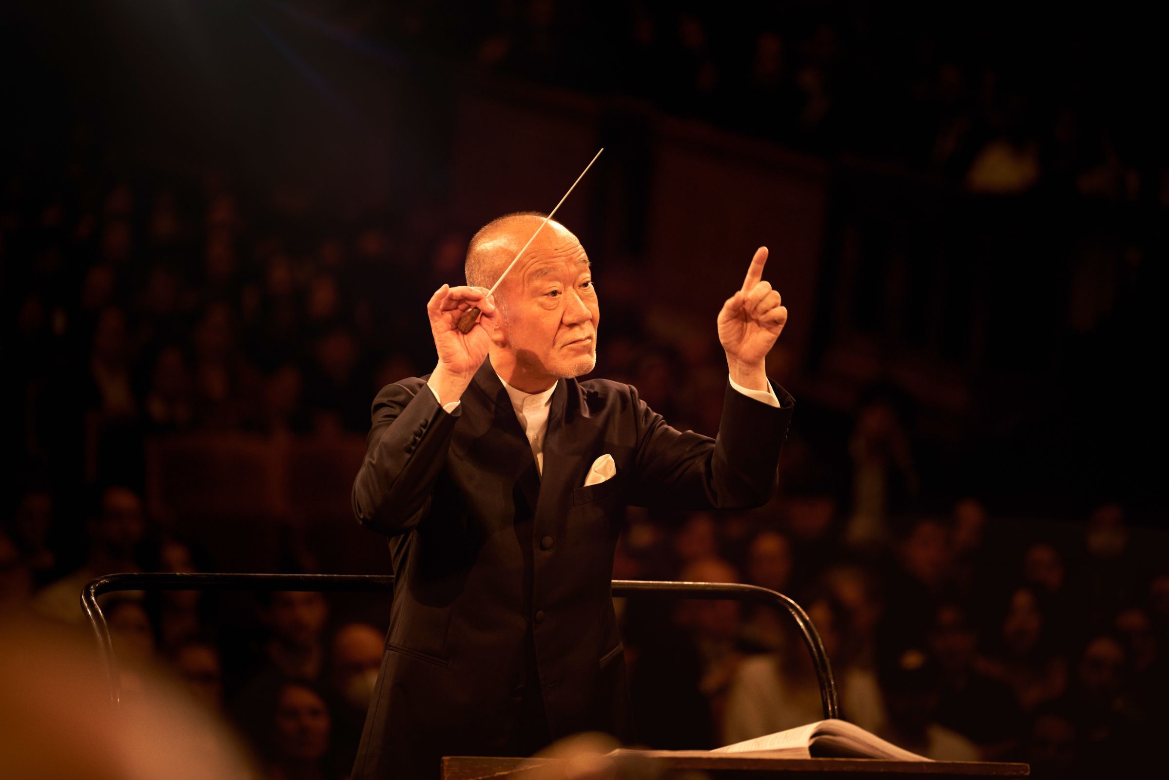 Hisaishi dirigiert die Wiener Symphoniker &copy; Andreas Bitesnich