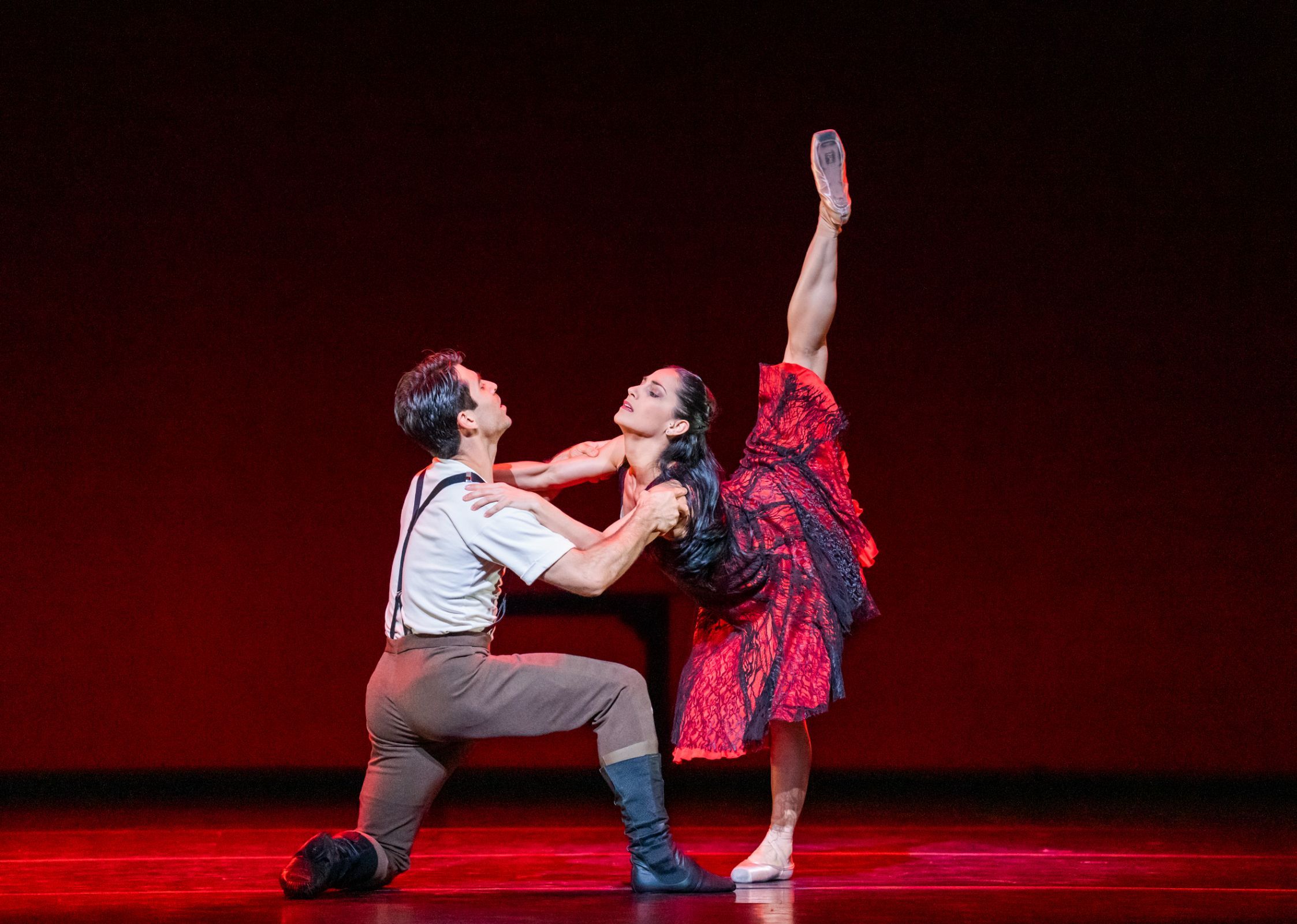 Alejandro Silva as Don José and Laura Rodríguez as Carmen in Carlos Acosta's <i>Carmen</i> © Tristram Kenton