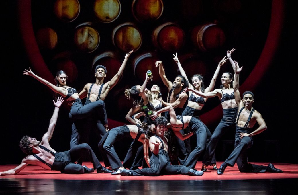 Acosta Danza in Carlos Acosta's <i>Carmen</i> © Johan Persson