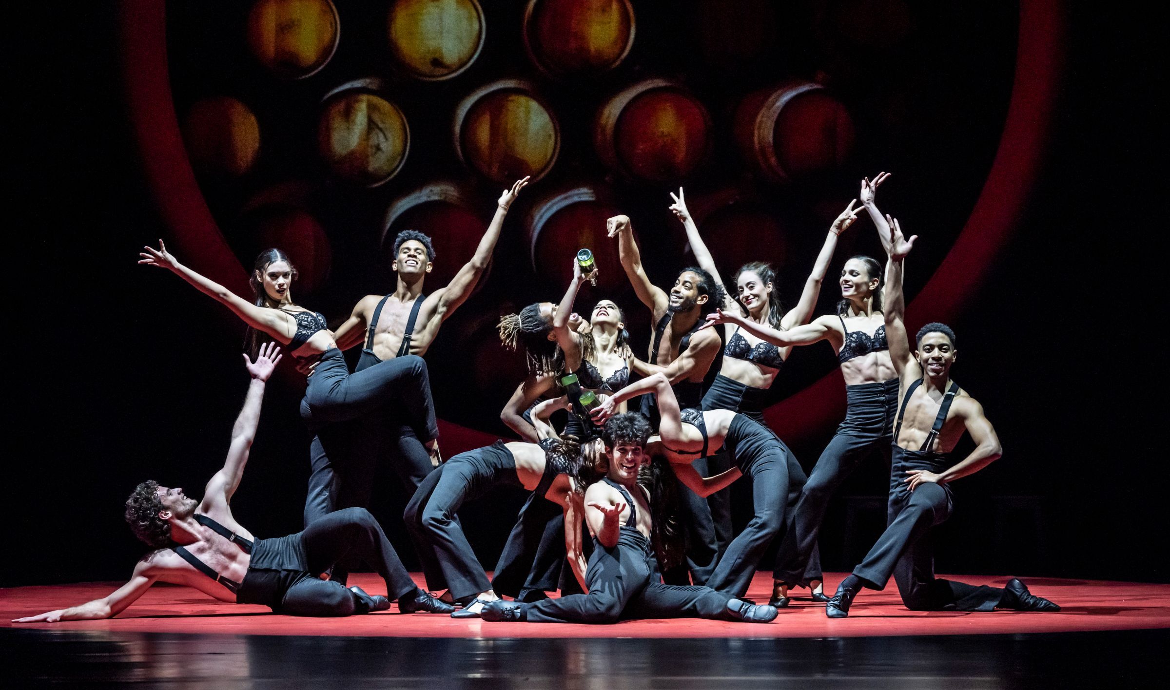 Acosta Danza in Carlos Acosta's <i>Carmen</i> © Johan Persson