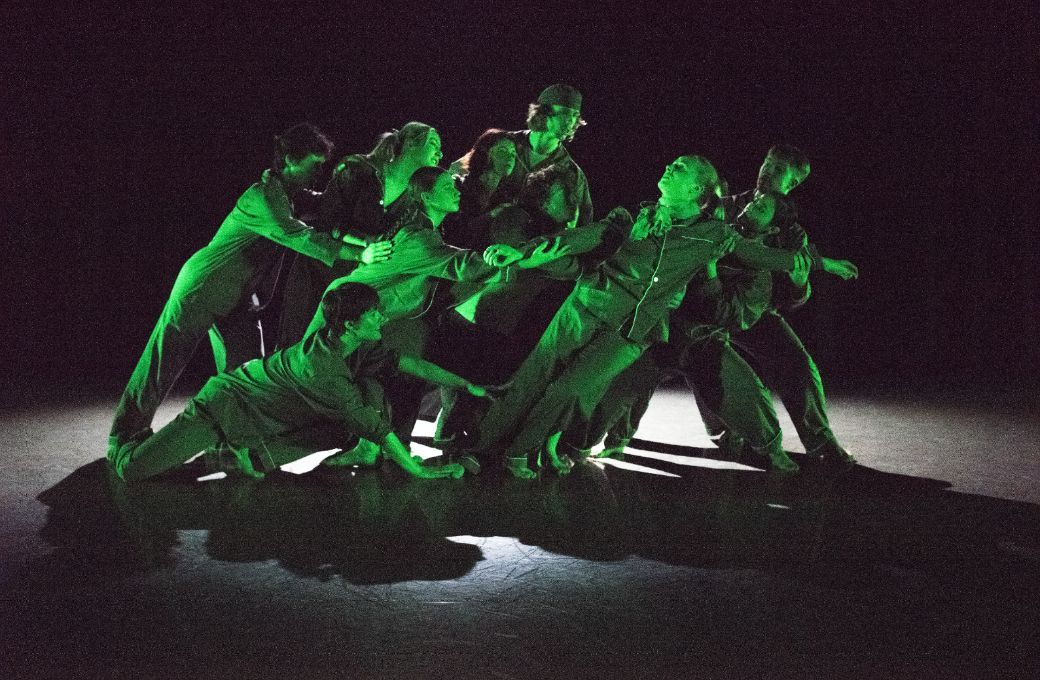 Rambert School in Robbie Ordoña's <i>Polaris</i> &copy; Chris Nash