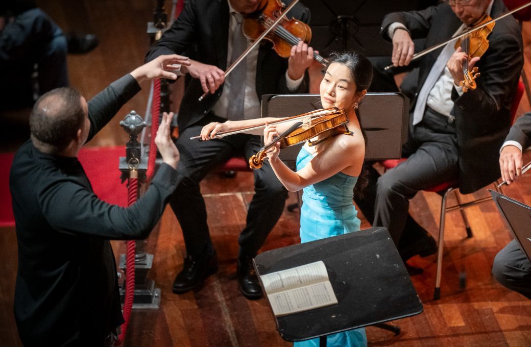 Ryan Bancroft, Bomsori Kim and the Netherlands Radio Philharmonic Orchestra &copy; Simon van Boxtel