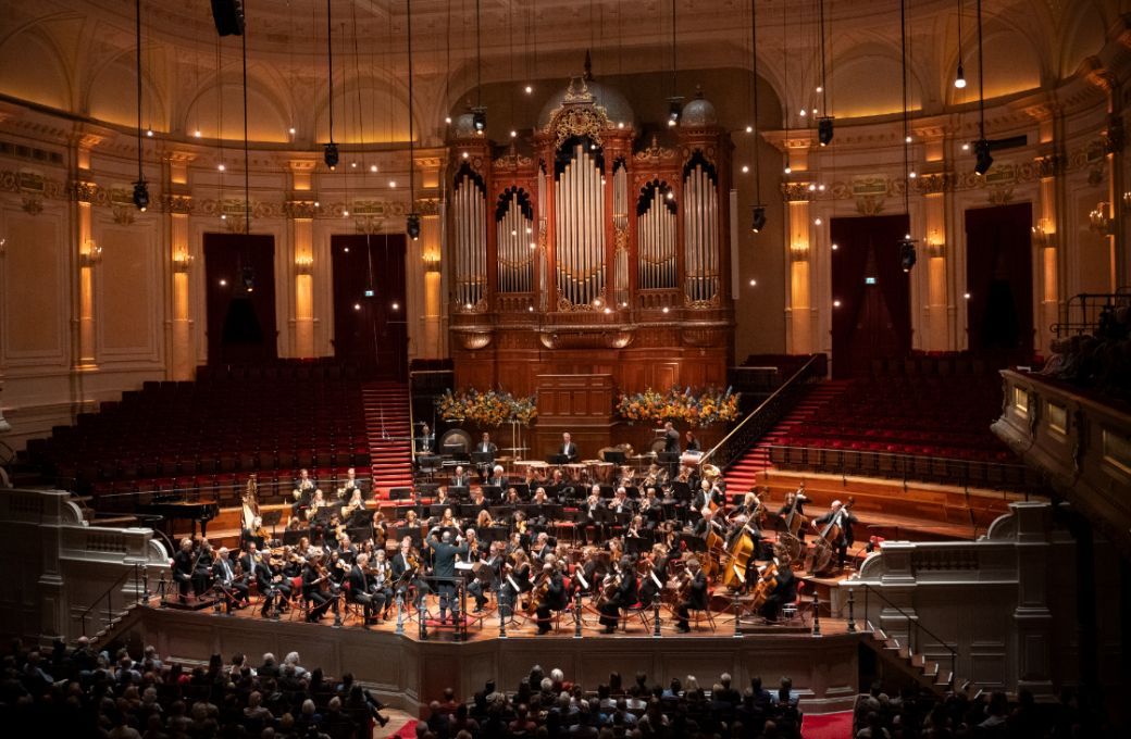 Ryan Bancroft conducts the Netherlands Radio Philharmonic Orchestra &copy; Simon van Boxtel