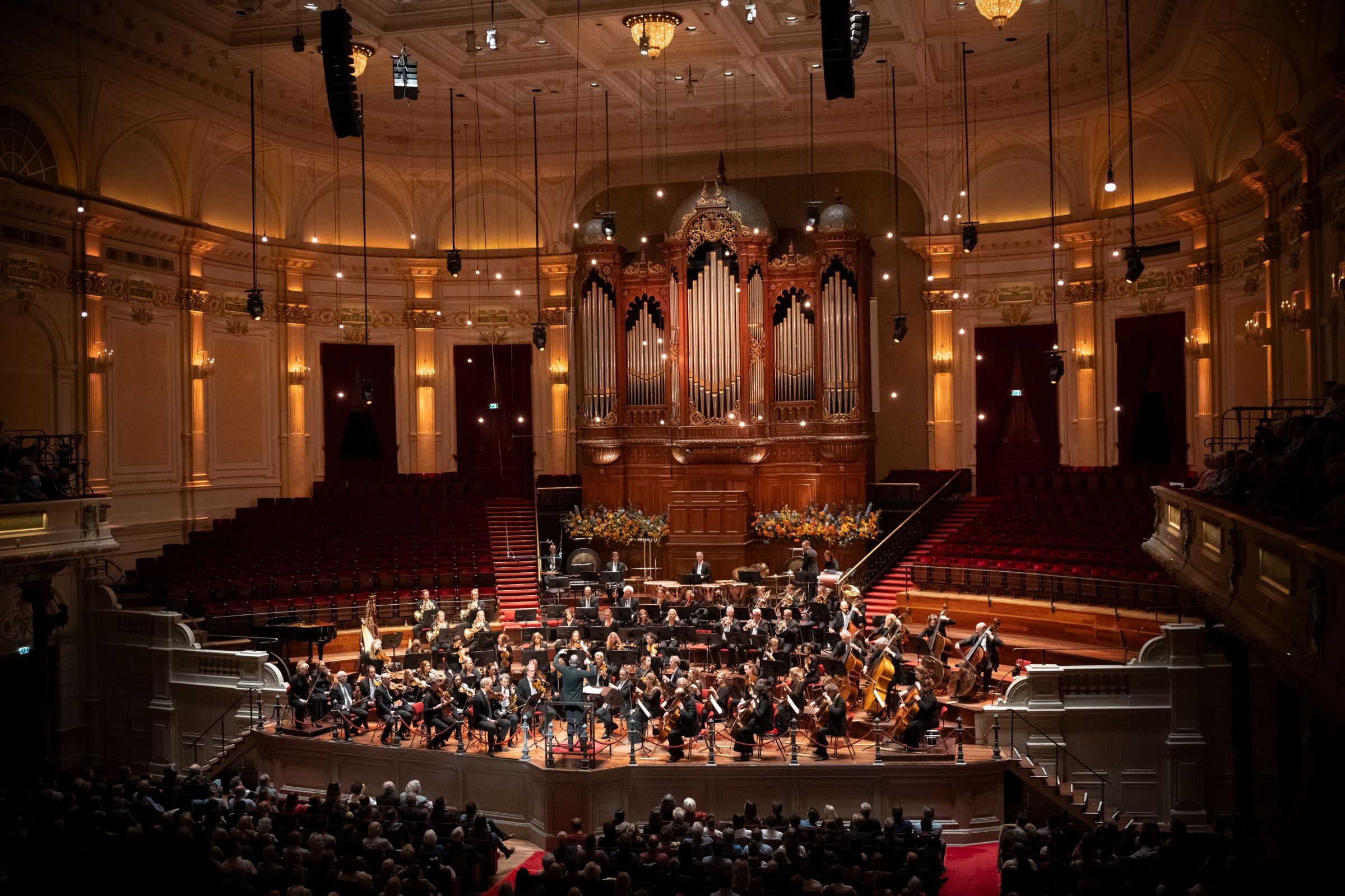 Ryan Bancroft conducts the Netherlands Radio Philharmonic Orchestra &copy; Simon van Boxtel