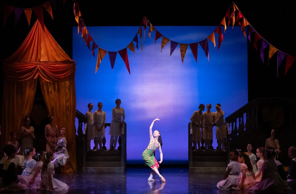 Yuno Sato as a Palace Entertainer in Erico Montes' <i>The Secret Garden</i> &copy; Photography by ASH