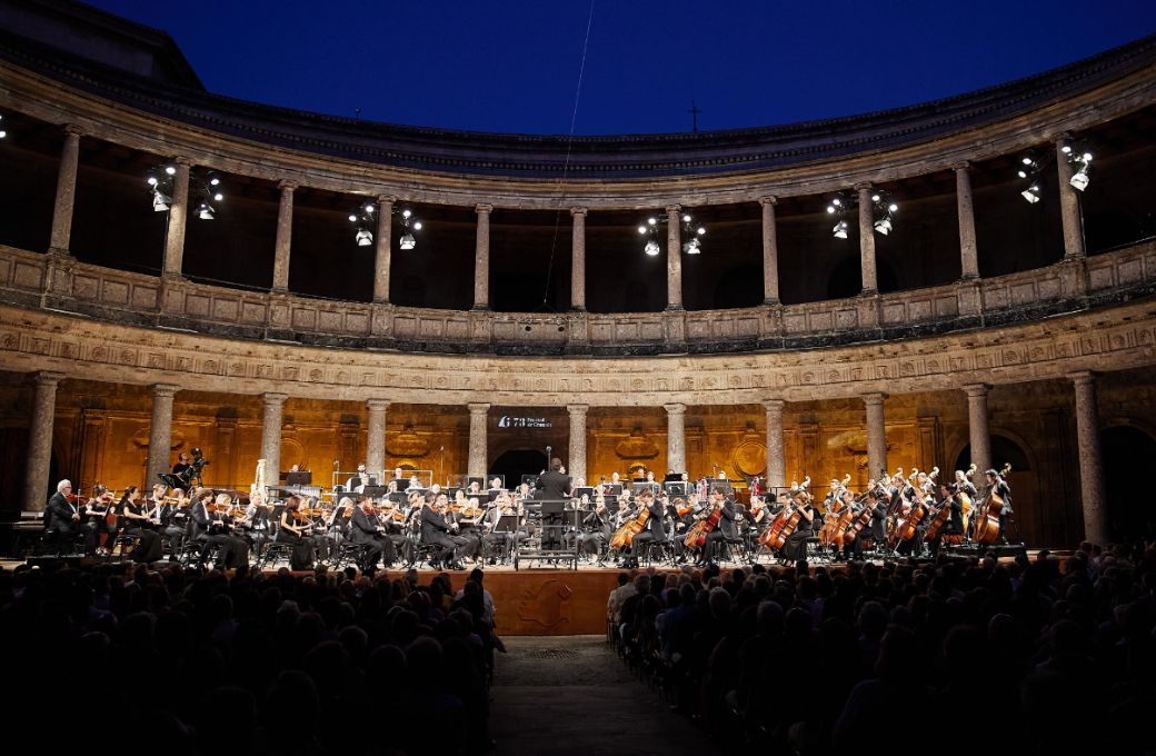 Charles Dutoit al frente de la Orchestre de la Suisse Romande en el Palacio de Carlos V &copy; Ferm&iacute;n Rodr&iacute;guez | Festival Internacional de M&uacute;sica y Danza de Granada