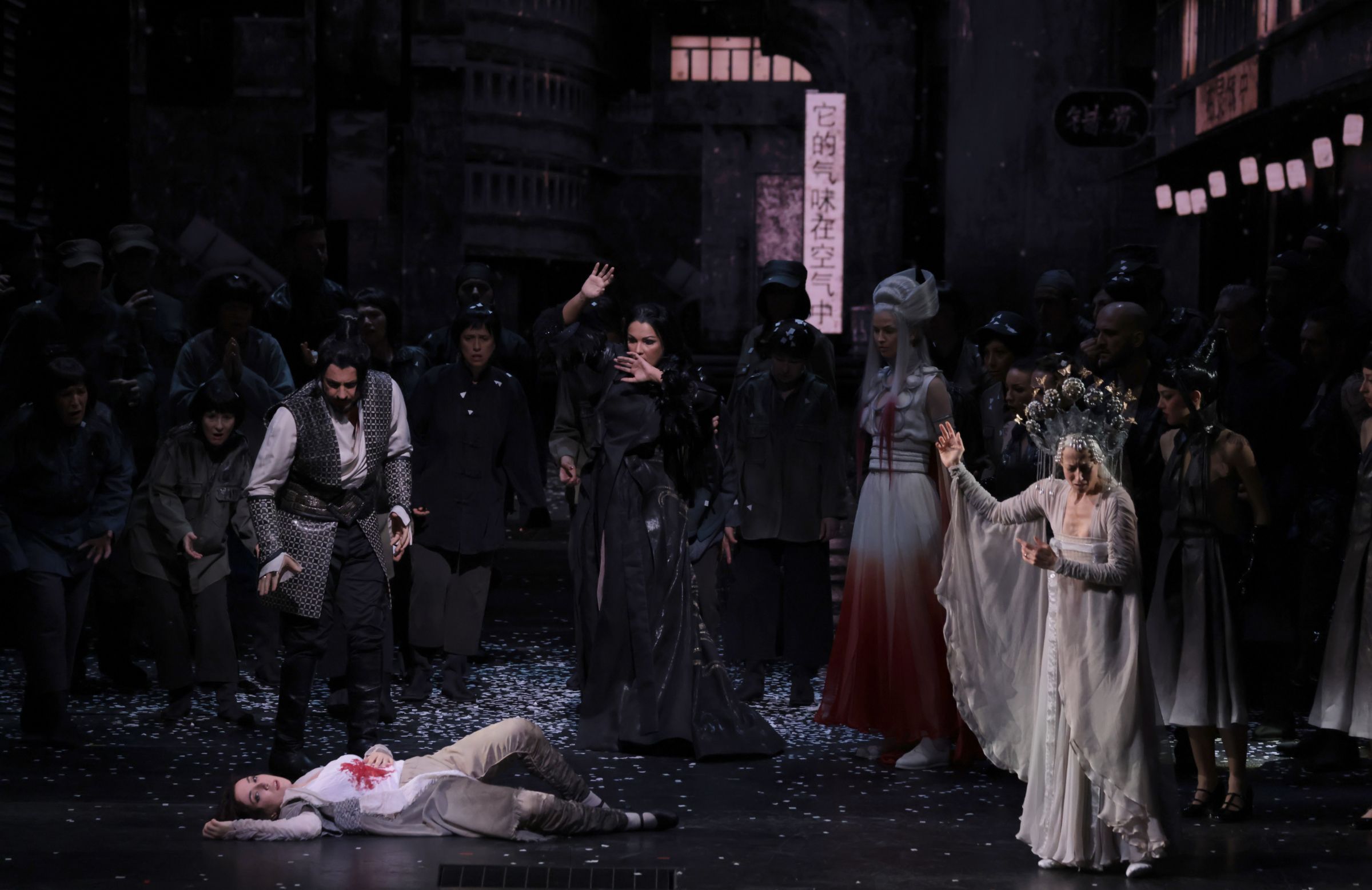 ユセフ・アイヴァゾフ(カラフ)、ローザ・フェオラ(リュー)、アンナ・ネトレプコ(トゥーランドット) © Teatro alla Scala | Brescia e Amisano
