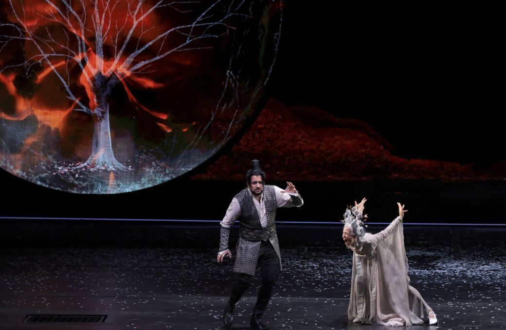 ユシフ・エイヴァゾフ(カラフ)とアンナ・ネトレプコ(トゥーランドット) © Teatro alla Scala | Brescia e Amisano