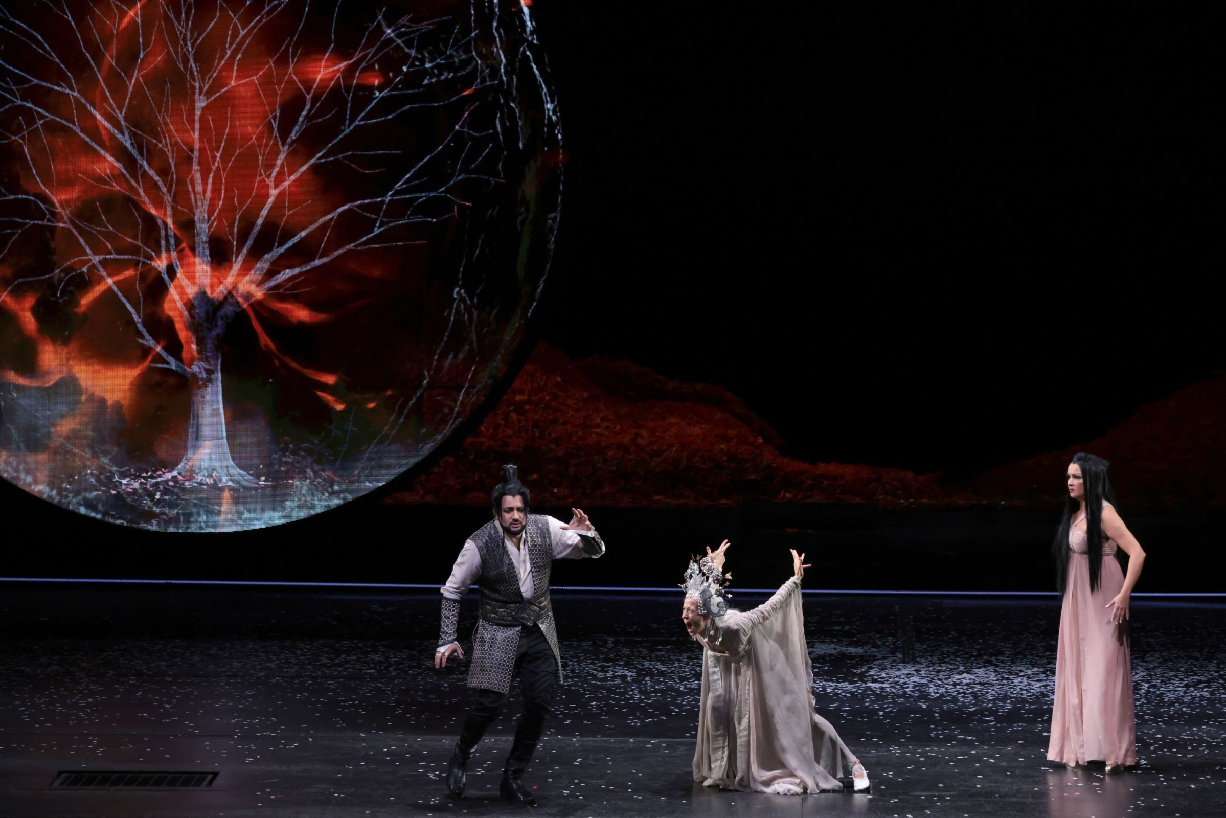 ユシフ・エイヴァゾフ(カラフ)とアンナ・ネトレプコ(トゥーランドット) © Teatro alla Scala | Brescia e Amisano