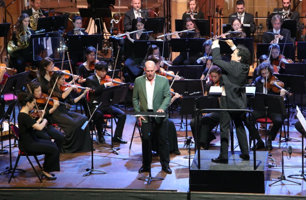Stéphane Degout, Alain Altinoglu et l'Orchestre Symphonique de la Monnaie © FIC - Bertrand Schmitt