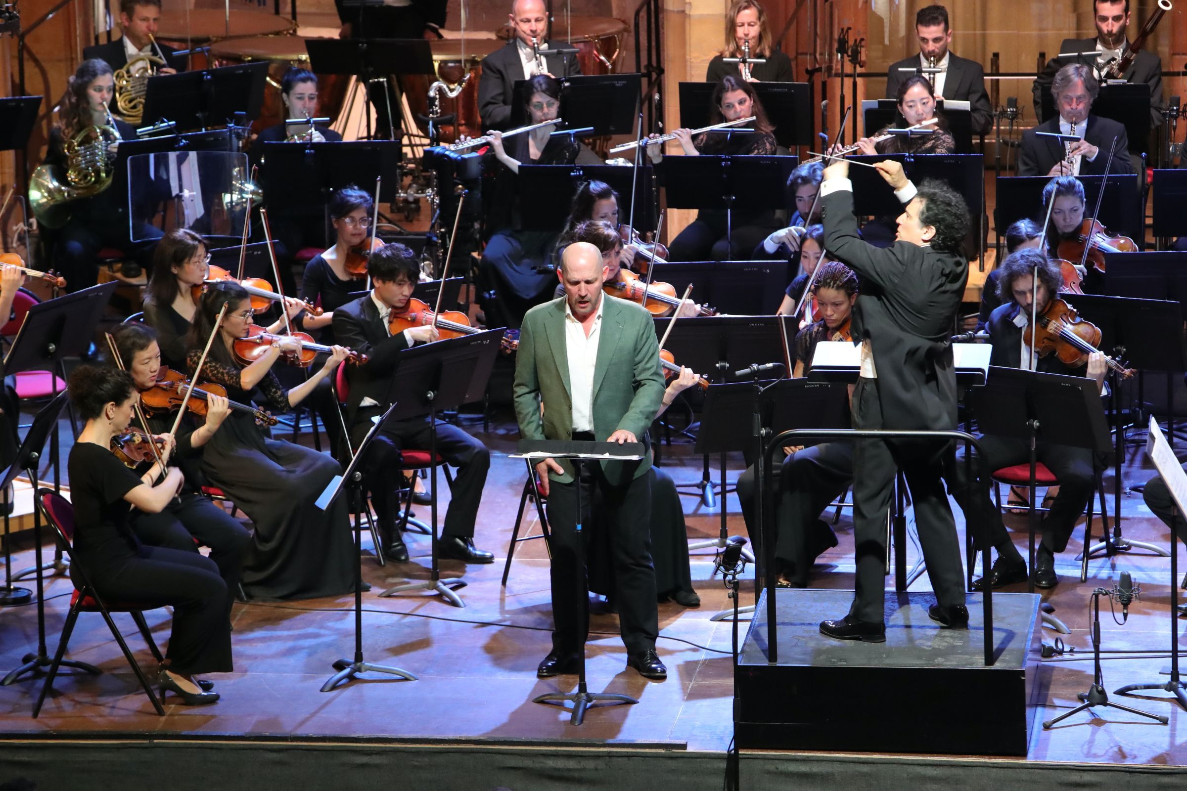 Stéphane Degout, Alain Altinoglu et l'Orchestre Symphonique de la Monnaie © FIC - Bertrand Schmitt