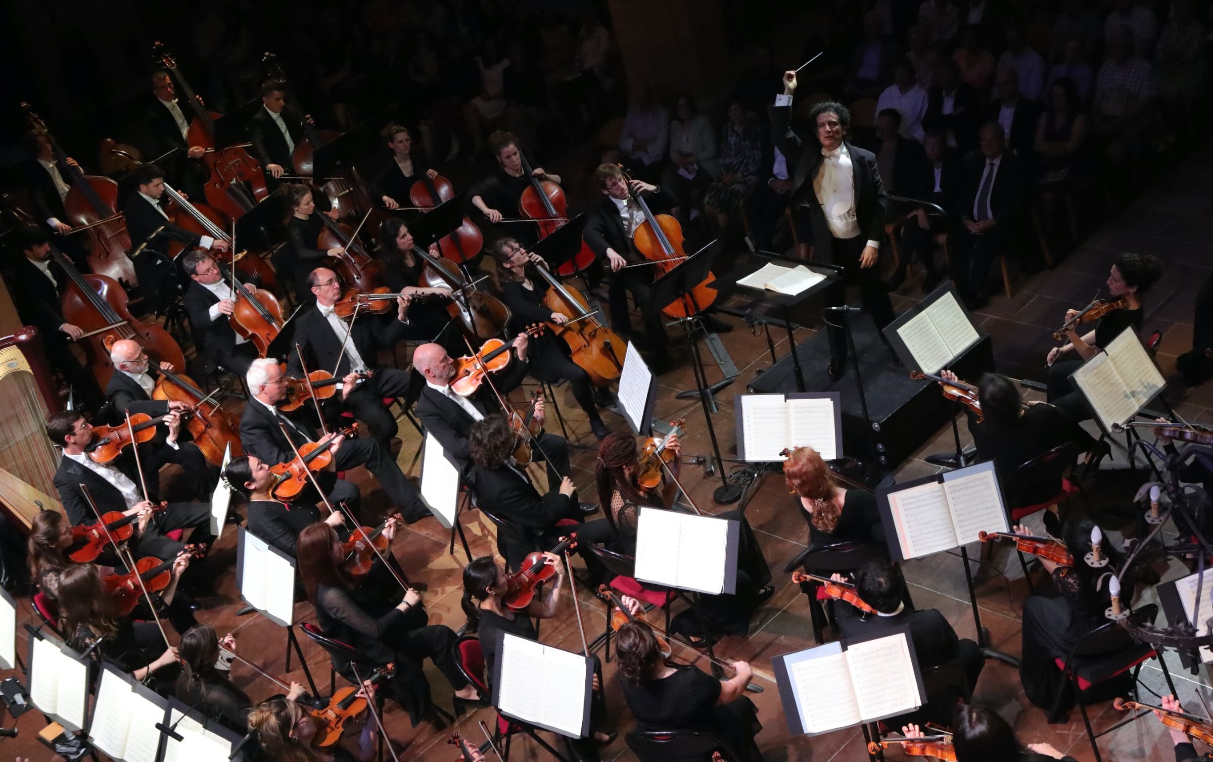 Alain Altinoglu et l'Orchestre Symphonique de la Monnaie © FIC - Bertrand Schmitt