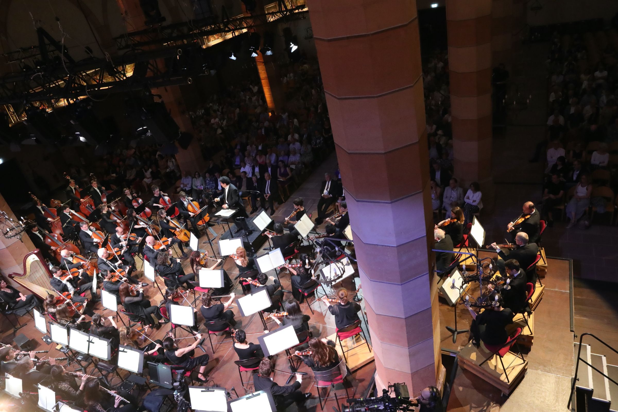 Alain Altinoglu et l'Orchestre Symphonique de la Monnaie © FIC - Bertrand Schmitt