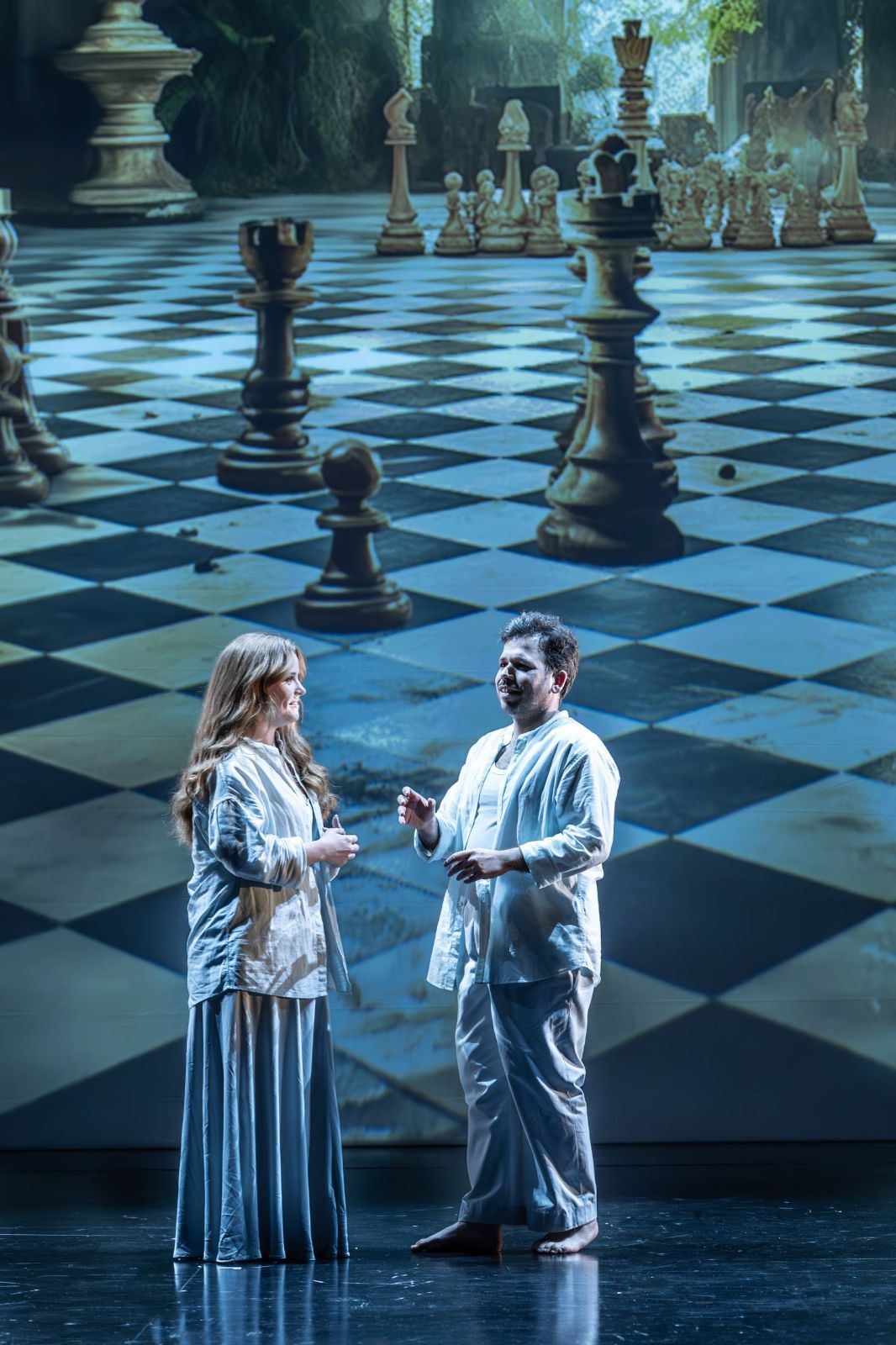 Ffion Edwards (Miranda) and Luis Gomes (Ferdinand) © Marc Brenner