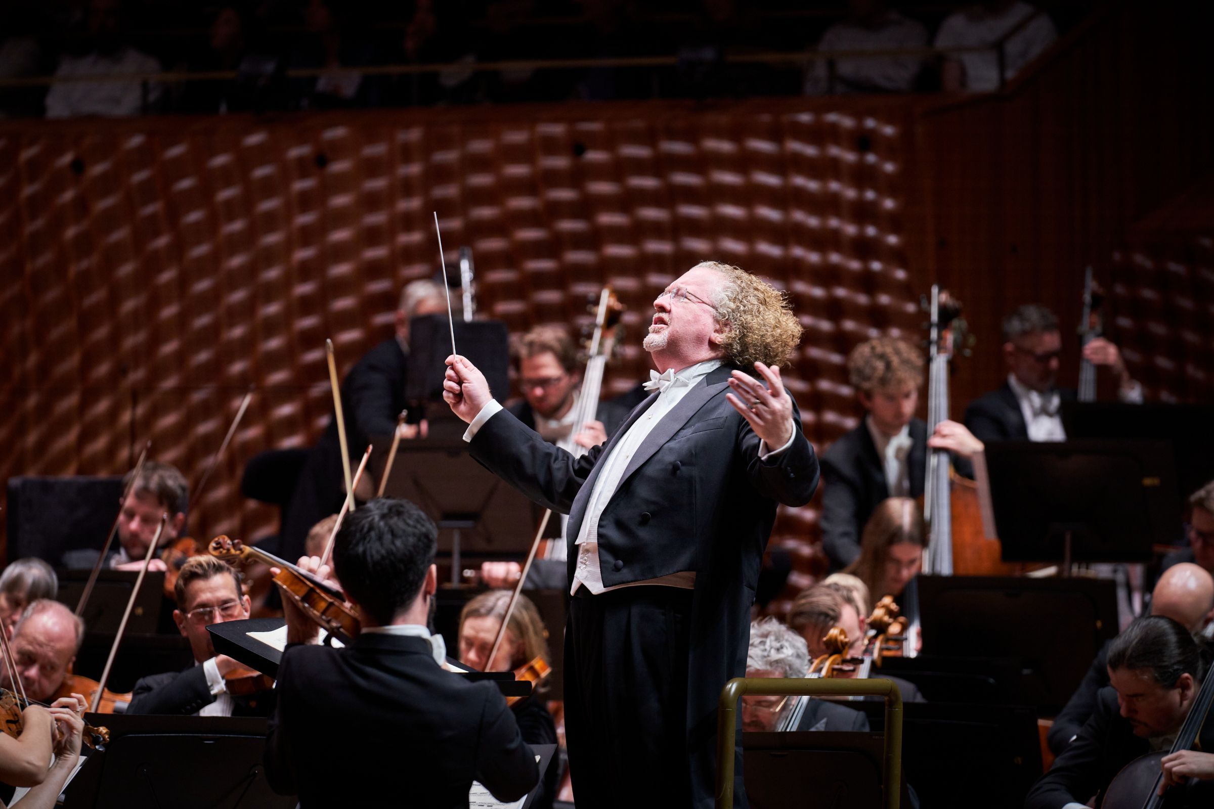 Stéphane Denève conducts the Sydney Symphony Orchestra &copy; Jay Patel