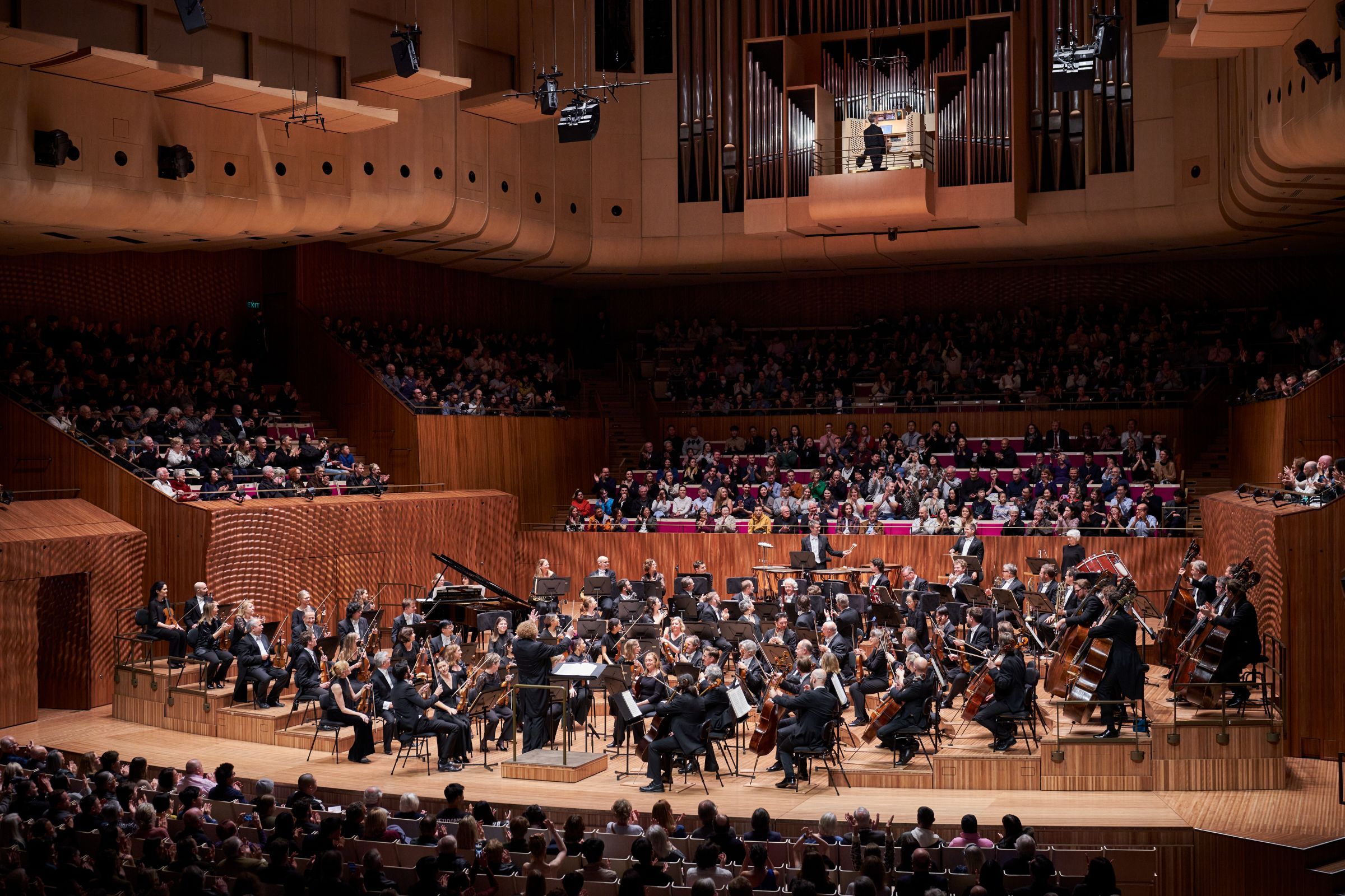 Stéphane Denève conducts the Sydney Symphony Orchestra &copy; Jay Patel