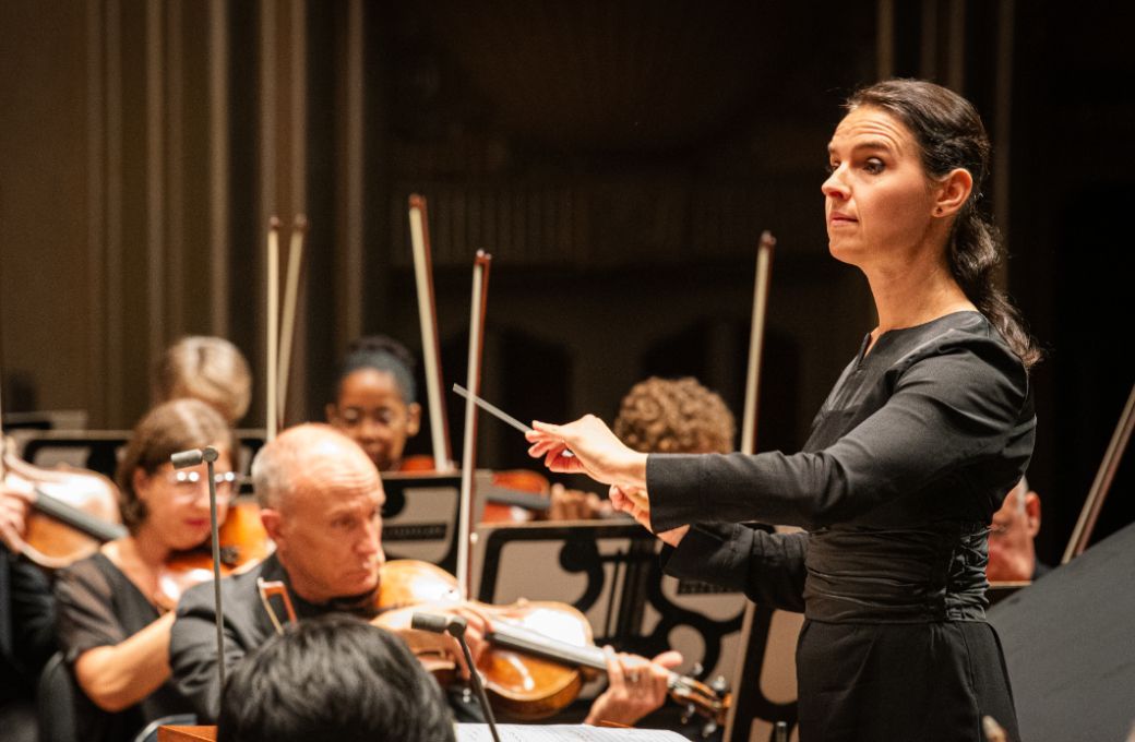 Oksana Lyniv conducts The Cleveland Orchestra © Aireonna McCall-Dubé, courtesy of The Cleveland Orchestra
