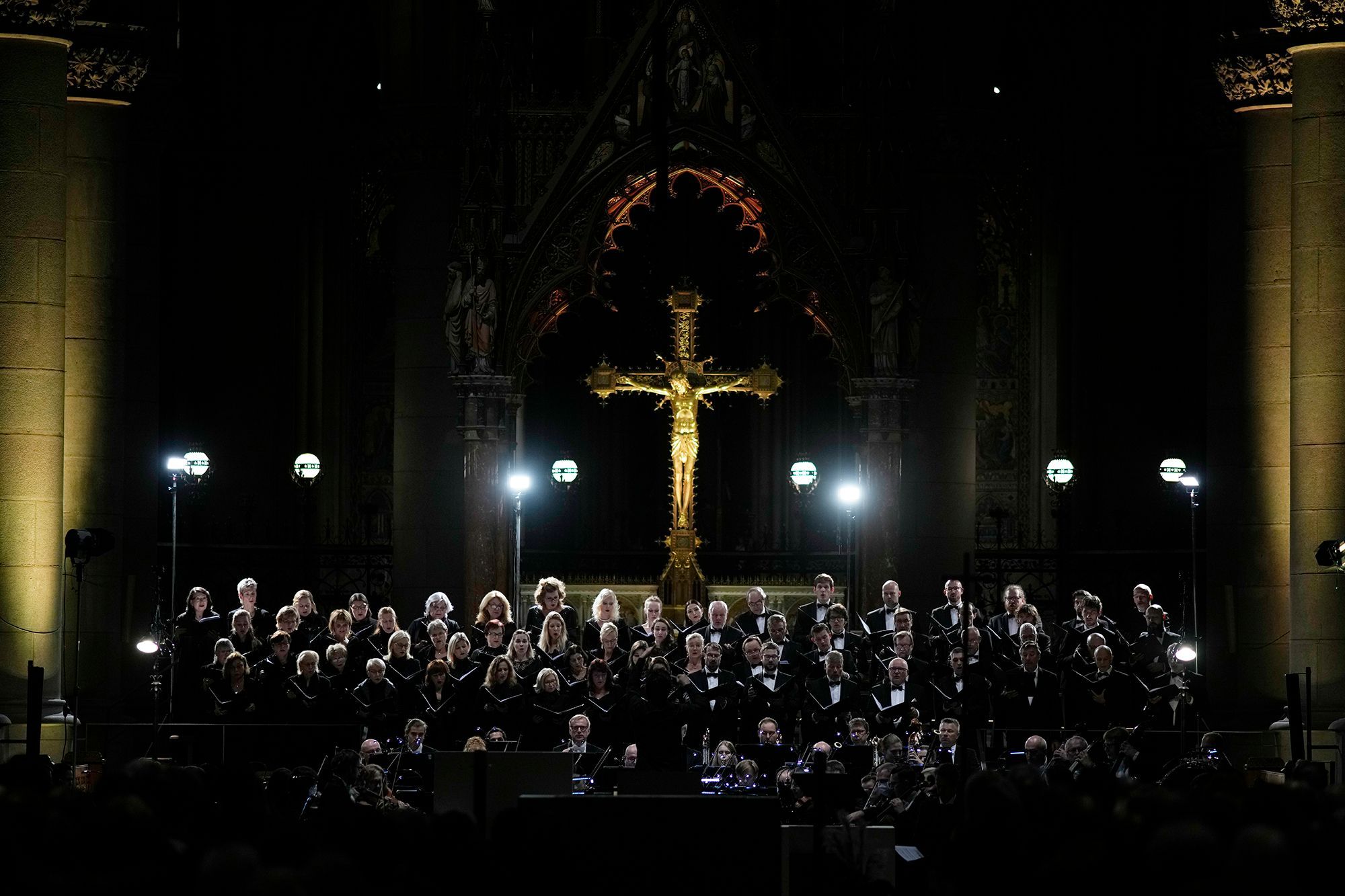 Prague Philharmonic Choir and the Czech Philharmonic &copy; Prague Philharmonic Choir
