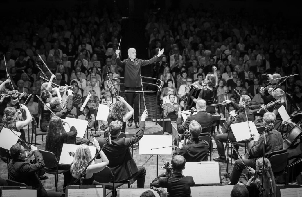 Paavo Järvi conducts the Estonian Festival Orchestra © Tõiv Jõul