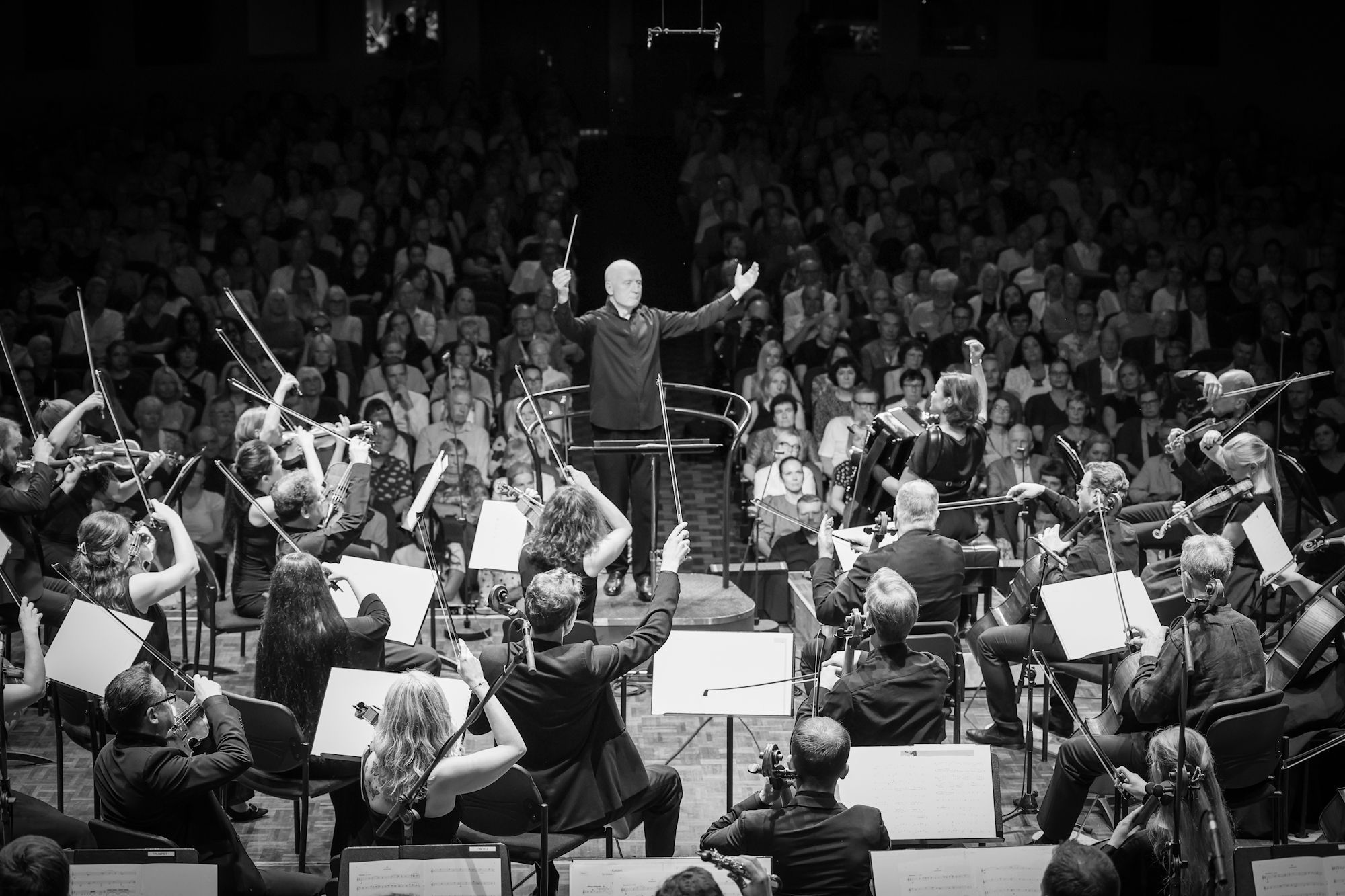 Paavo Järvi conducts the Estonian Festival Orchestra © Tõiv Jõul