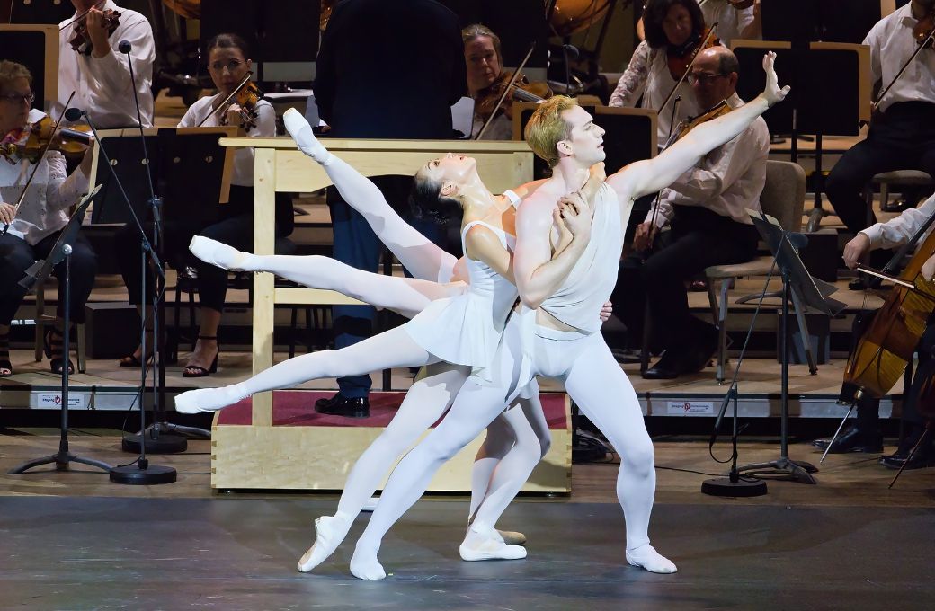 Boston Ballet in George Balanchine's <i>Apollo</i> © Hilary Scott