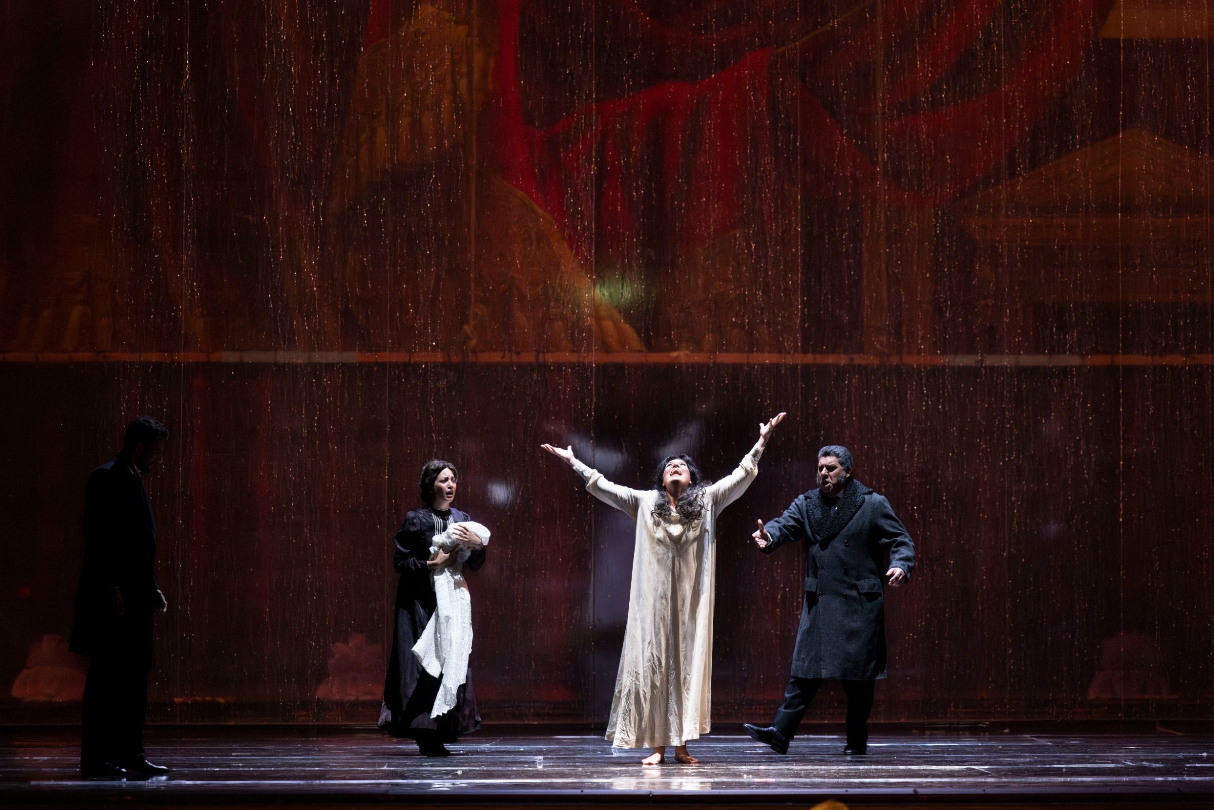 Laura Ulloa (Annina), Marina Rebeka (Violetta) and Luca Salsi (Germont) &copy; Luciano Romano