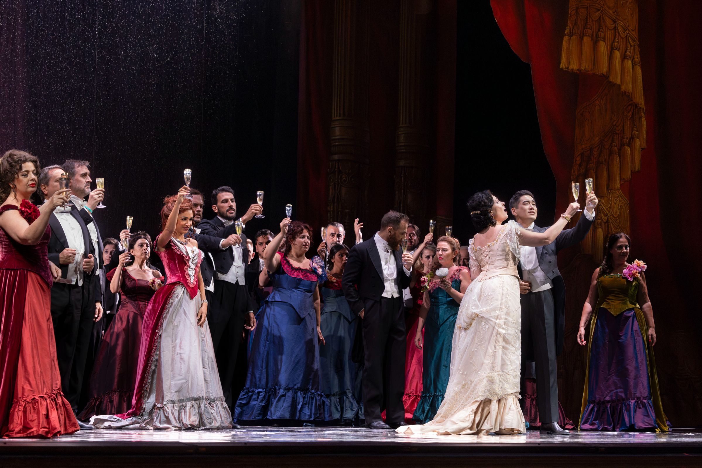Marina Rebeka (Violetta), Kang Wang (Alfredo) and ensemble &copy; Luciano Romano