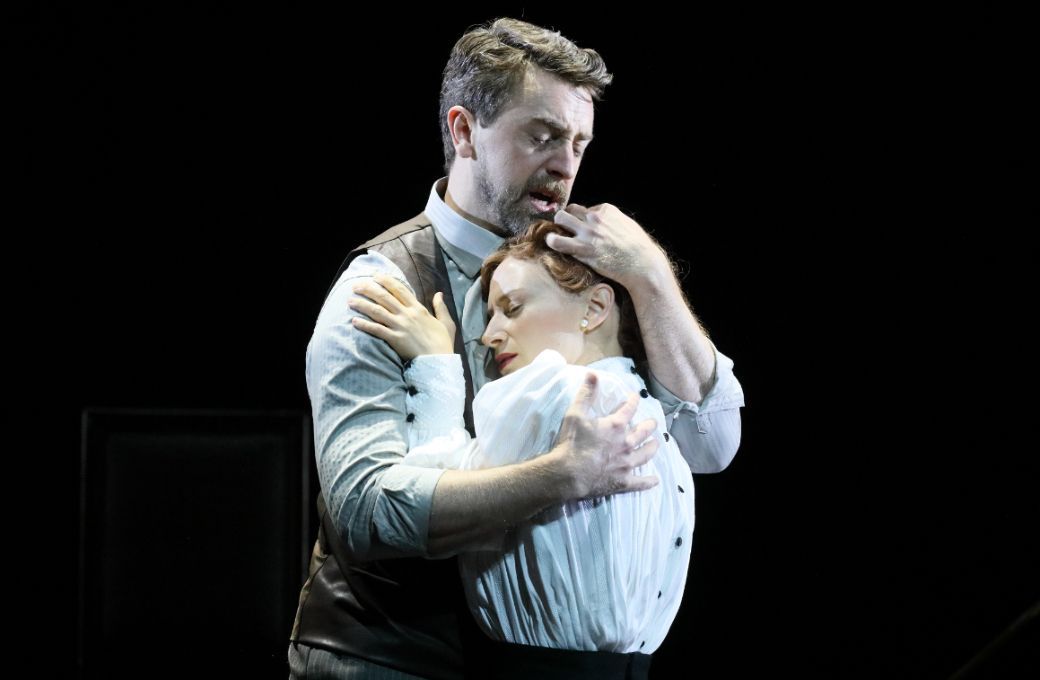 Ben Bliss (Pelléas) und Sabine Devieilhe (Mélisande) © Wilfried Hösl