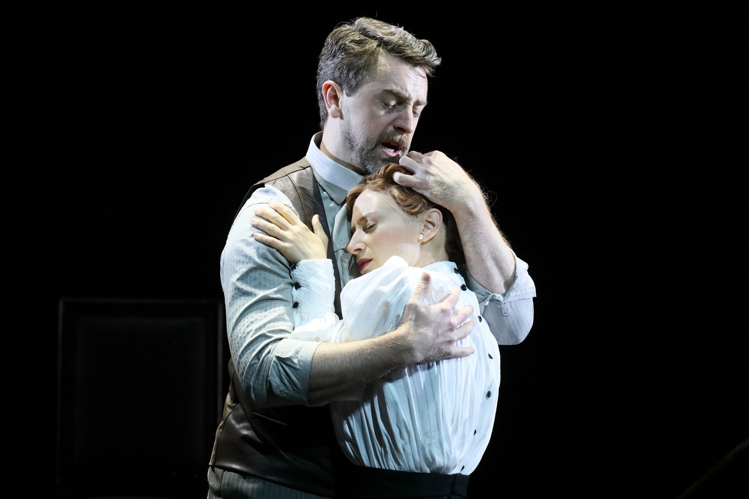 Ben Bliss (Pelléas) und Sabine Devieilhe (Mélisande) © Wilfried Hösl
