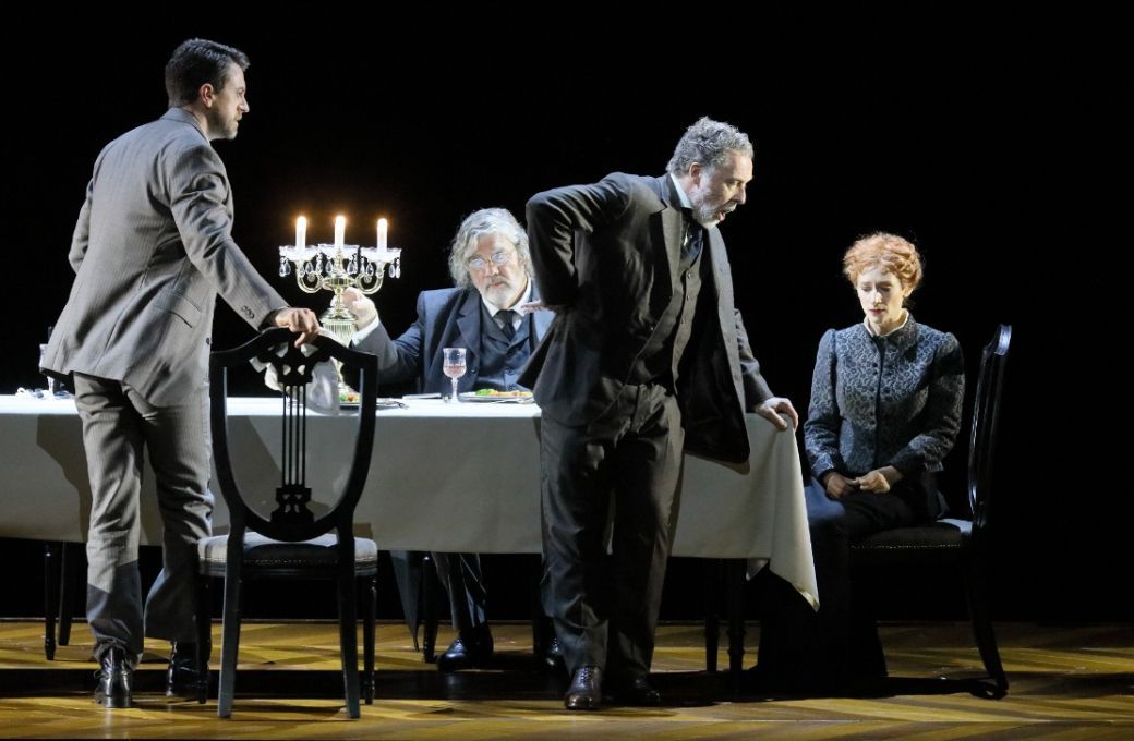 Ben Bliss (Pelléas), Franz-Josef Selig (Arkel), Ch. Gerhaher (Golaud), Sabine Devieilhe (Mélisande) © Wilfried Hösl