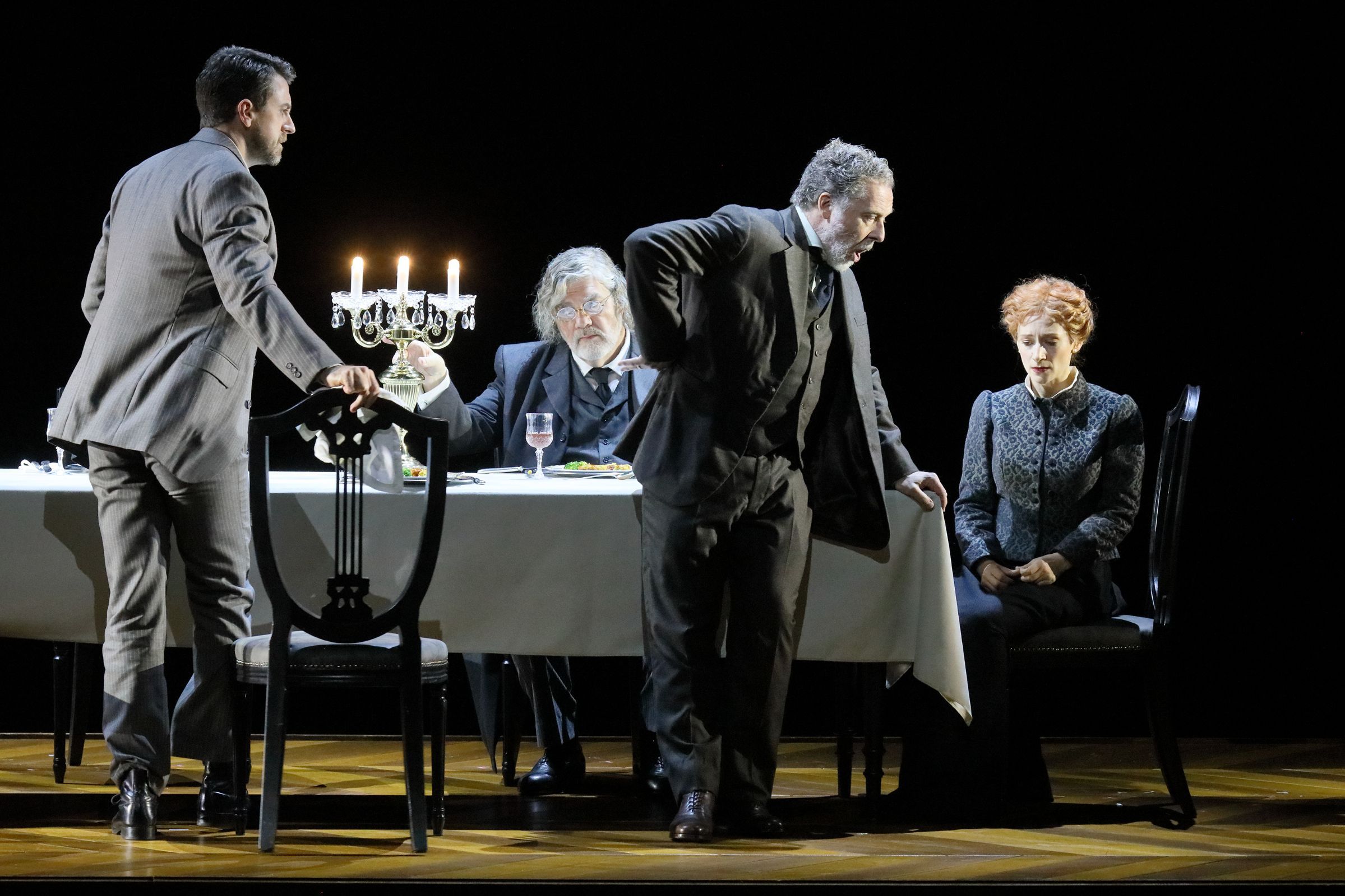 Ben Bliss (Pelléas), Franz-Josef Selig (Arkel), Ch. Gerhaher (Golaud), Sabine Devieilhe (Mélisande) © Wilfried Hösl