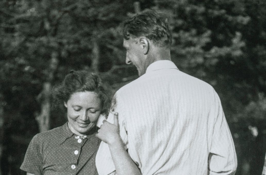 Kapr&aacute;lov&aacute; with Bohuslav Martinů (1938) &copy; Photo courtesy of The Kapralova Society