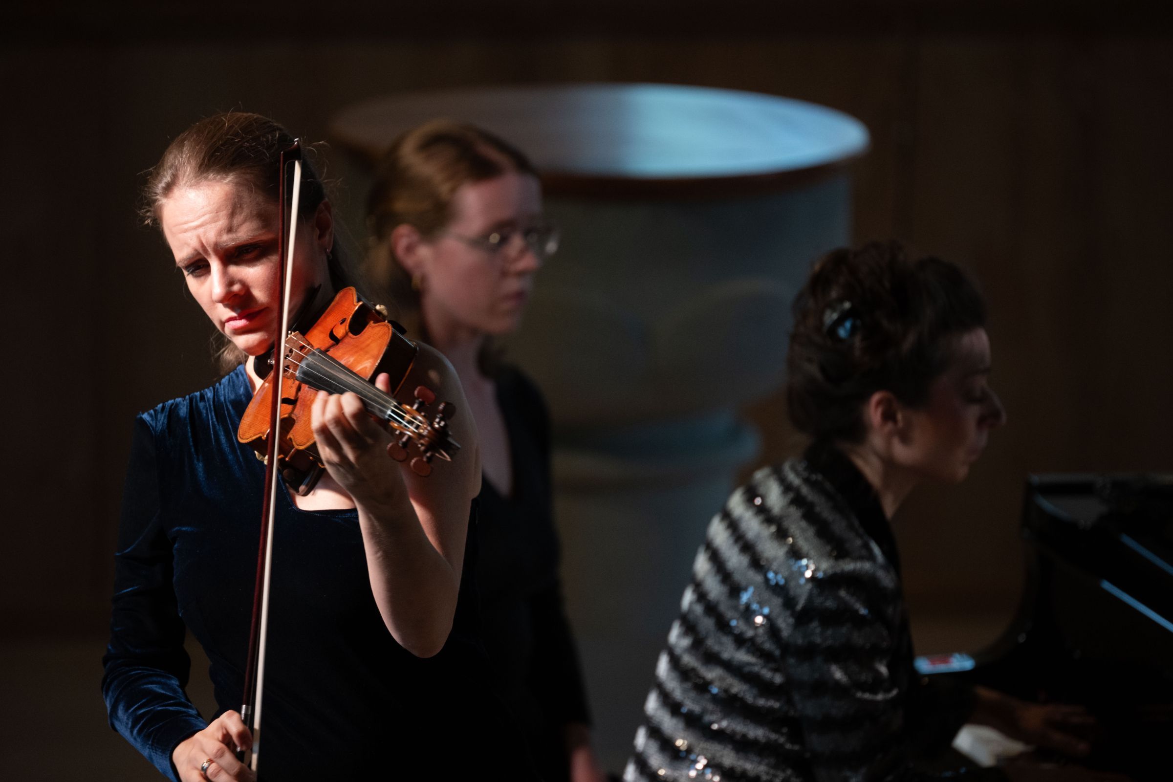 Julia Fischer (with Yulianna Avdeeva two nights earlier) &copy; Raphael Faux