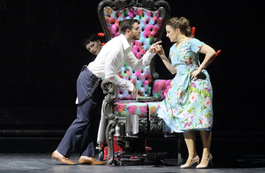 Mattia Olivieri (Count Almaviva) and Louise Alder (Susanna) &copy; Wilfried Hösl