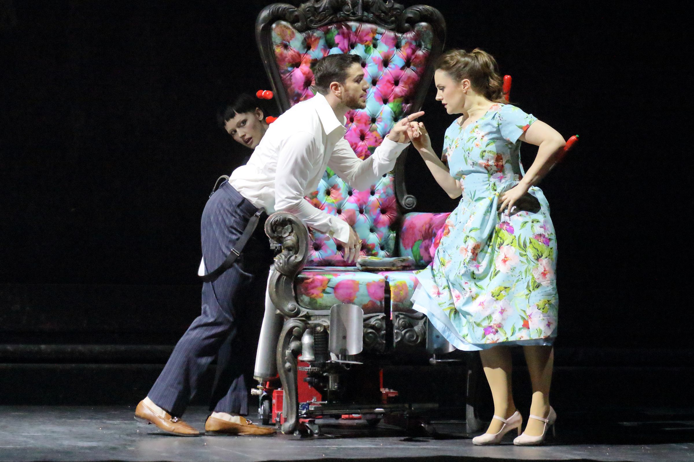 Mattia Olivieri (Count Almaviva) and Louise Alder (Susanna) &copy; Wilfried Hösl
