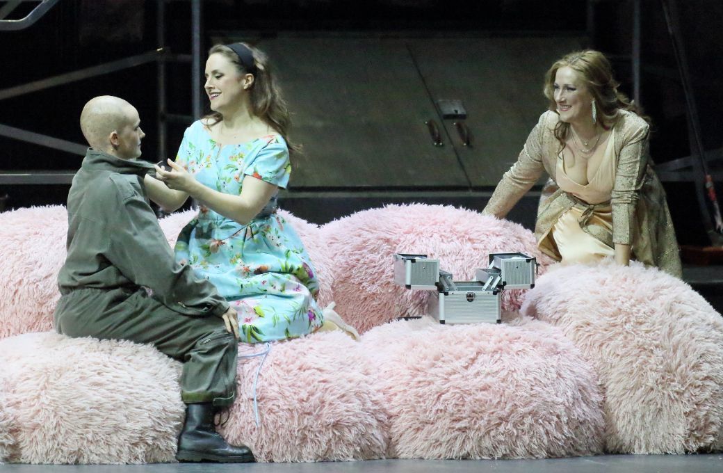 Avery Amereau (Cherubino), Louise Alder (Susanna) and Diana Damrau (Countess) &copy; Wilfried H&ouml;sl