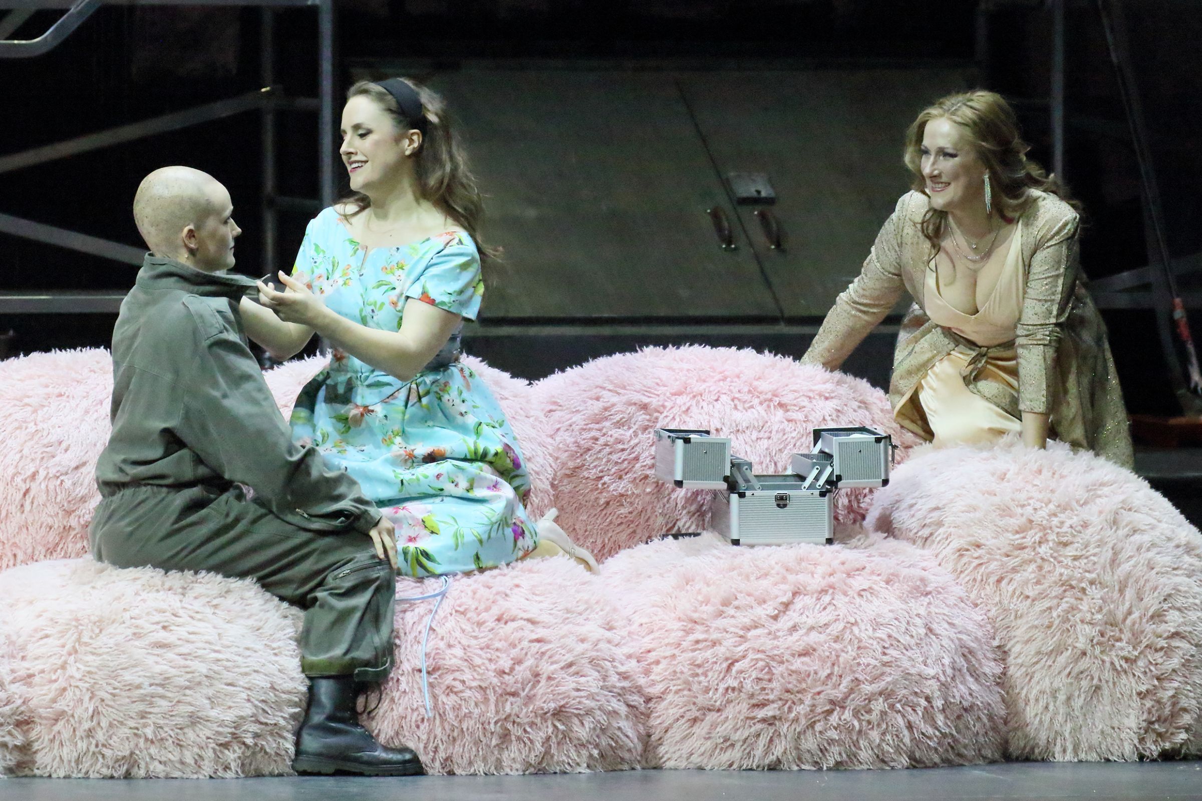 Avery Amereau (Cherubino), Louise Alder (Susanna) and Diana Damrau (Countess) &copy; Wilfried Hösl