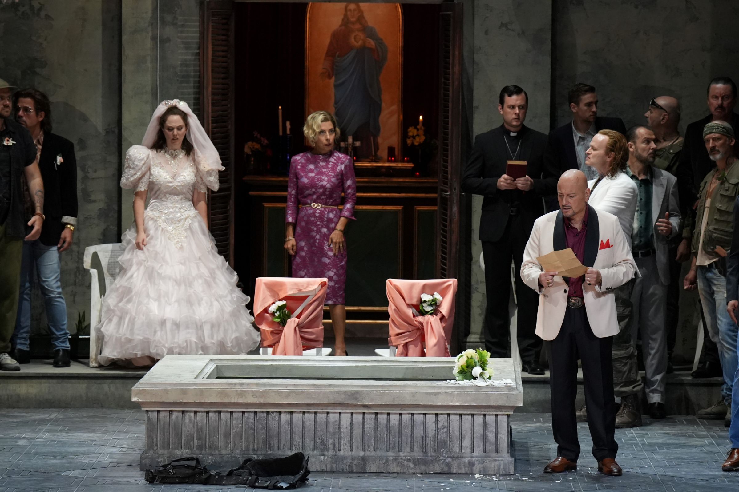 Mélissa Petit (Amenaide), Laura Polverelli (Isaura), Antonino Siragusa (Argirio) and ensemble &copy; Bregenzer Festspiele | Karl Forster