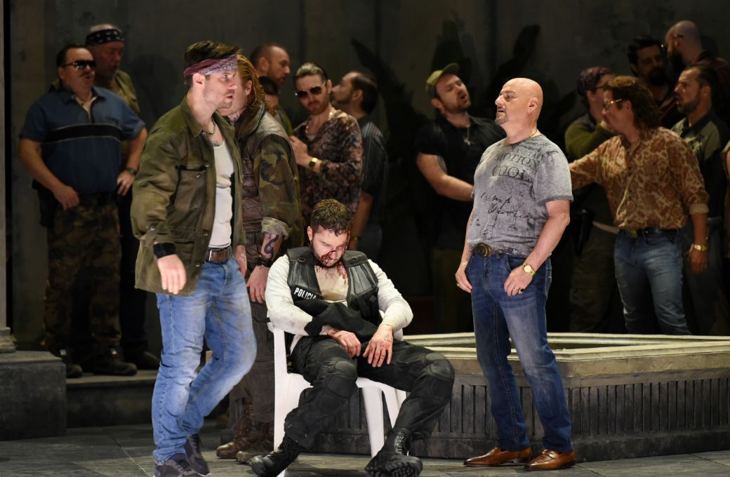 Andreas Wolf (Orbazzano),  Antonino Siragusa (Argirio) and ensemble &copy; Bregenzer Festspiele | Karl Forster
