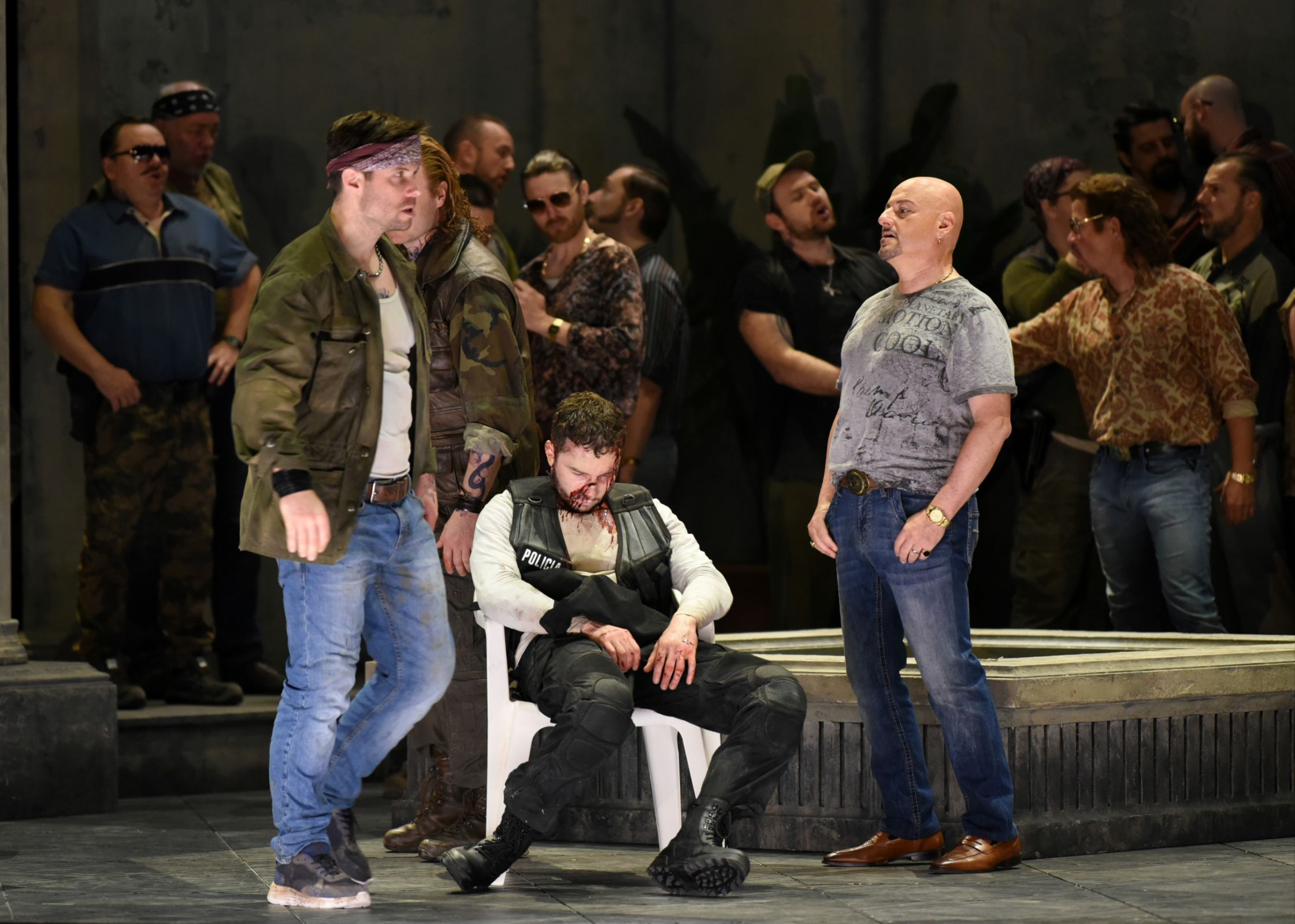Andreas Wolf (Orbazzano),  Antonino Siragusa (Argirio) and ensemble &copy; Bregenzer Festspiele | Karl Forster