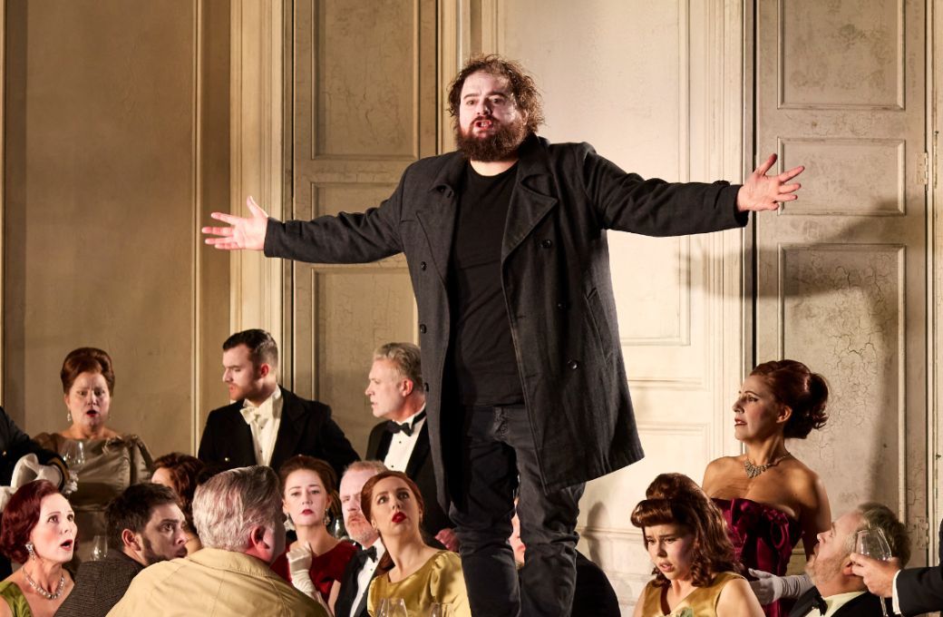 Allan Clayton (Hamlet) and ensemble &copy; Keith Saunders