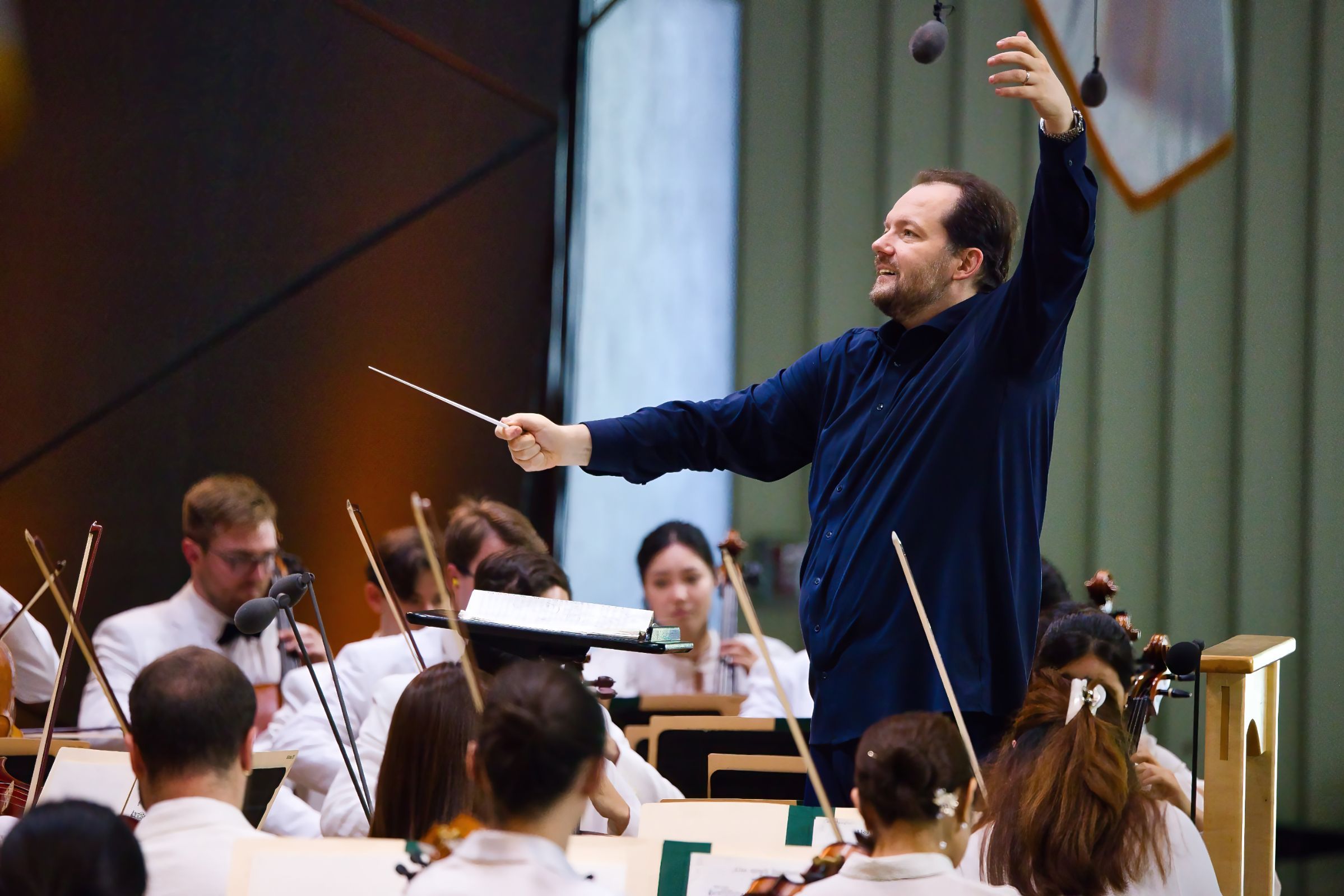 Andris Nelsons conducts the Tanglewood Music Center Orchestra &copy; Hilary Scott, courtesy of the BSO